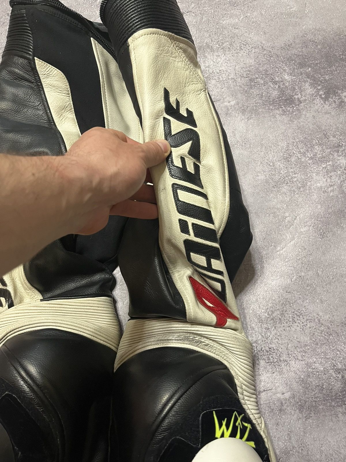 Dainese Dainese Stripe EVO Black/White 2-piece suit Size US M / EU 48-50 / 2 - 19 Thumbnail