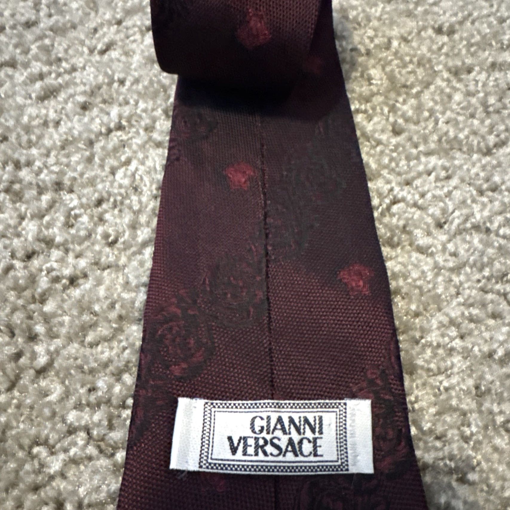 Versace VINTAGE Gianni Versace Wine Red Floral Rose Neck Tie 100% Silk Tie Men Red Floral 90s Versace Mens Tie Size ONE SIZE - 6 Thumbnail