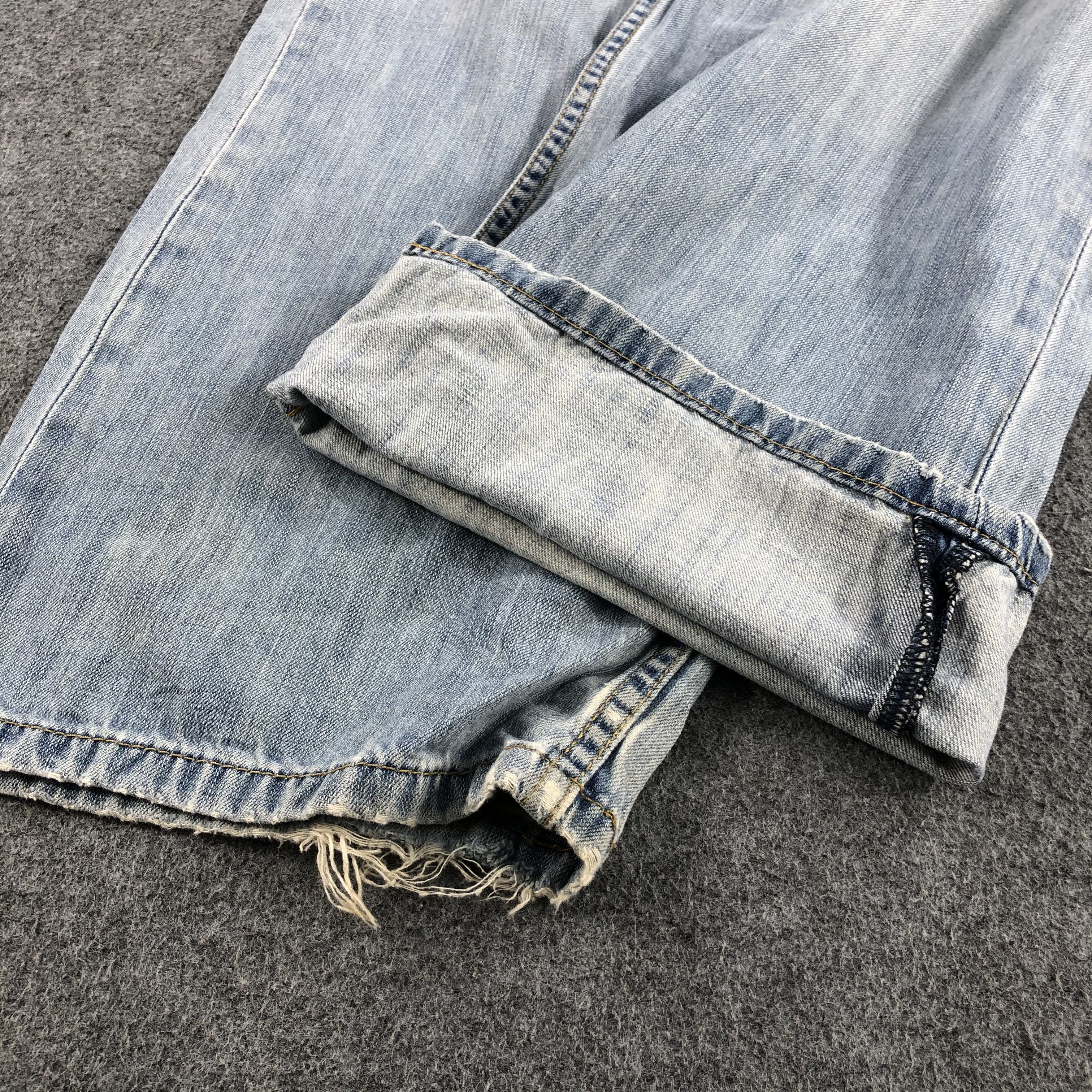 Levi's Vintage Light Wash Levis 569 Jeans-J1685 Size US 39 - 7 Thumbnail