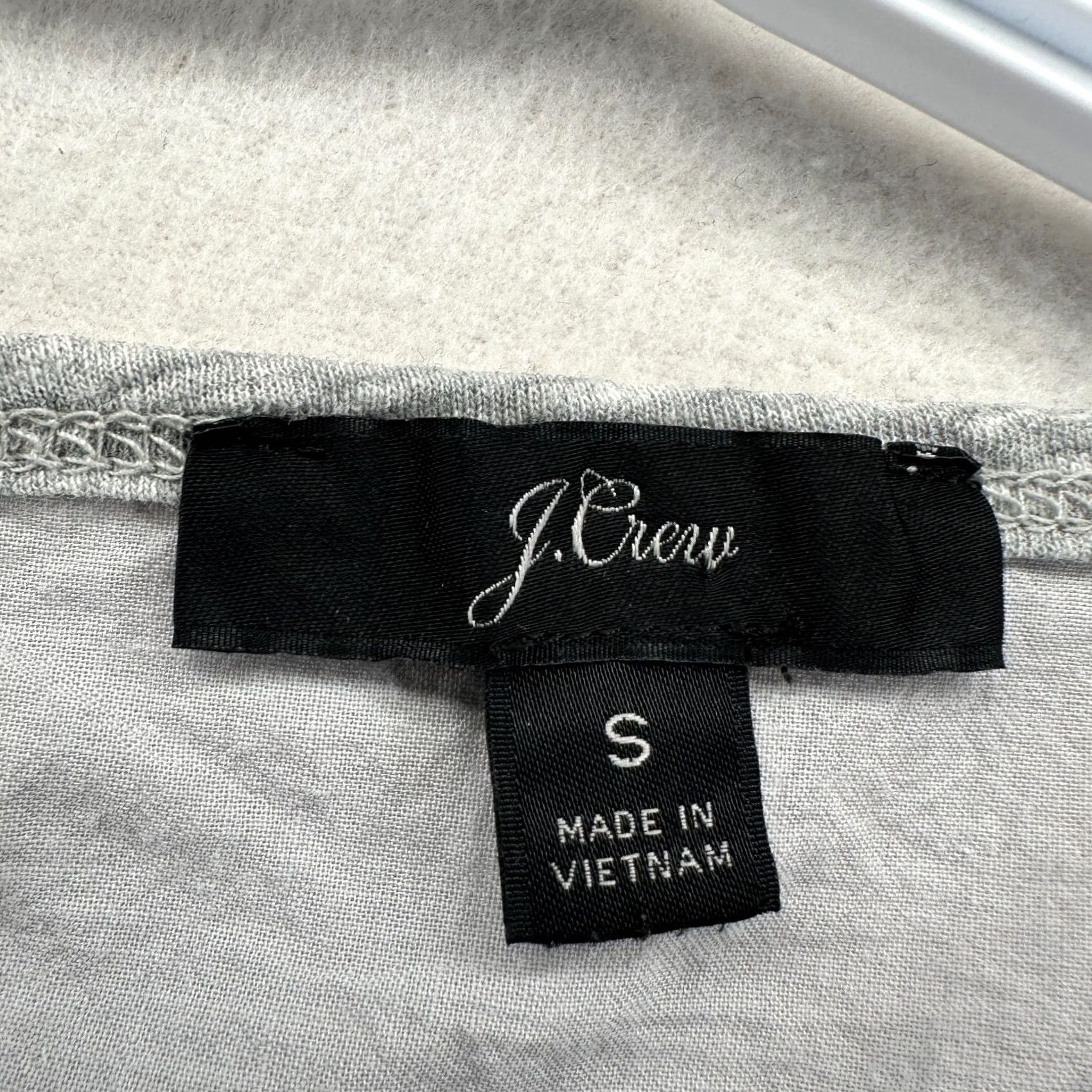 J.Crew J. Crew Blouse Top Gray Women's S Short Sleeve Heather Keyhole Back Button Lightweight Casual Solid Pattern Regular Fit Size S / US 4 / IT 40 - 5 Thumbnail