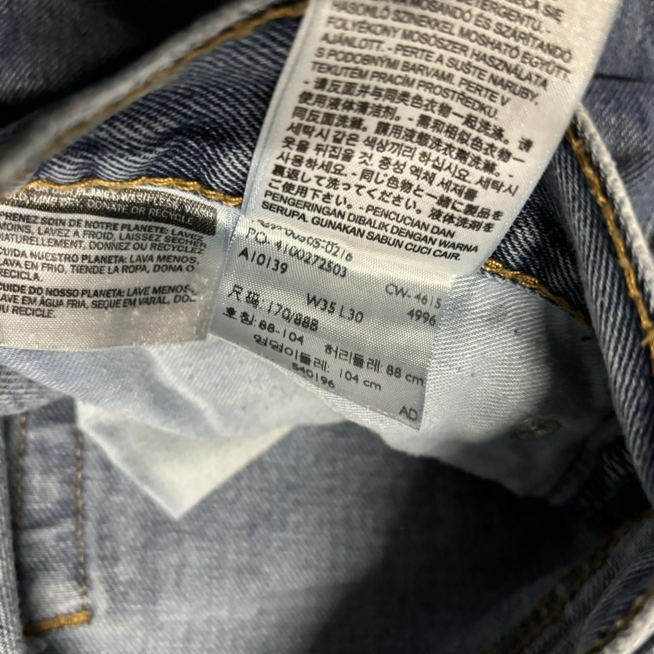 Levi's × Vintage Crazy Vintage Y2K/2000s Levi’s Medium Wash Essential Denim Jeans! Size US 34 / EU 50 - 8 Thumbnail