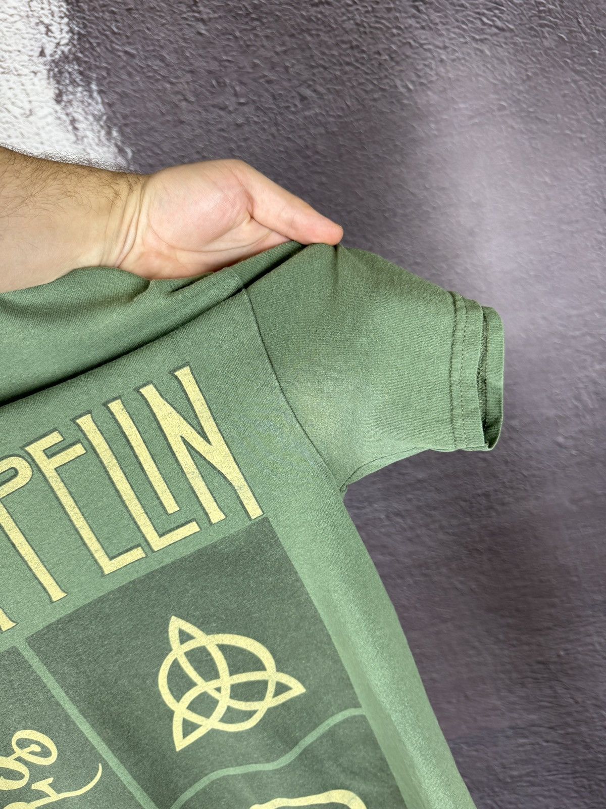 Band Tees Gildan Led Zeppelin vintage 2012 faded band tee shirt Size US M / EU 48-50 / 2 - 8 Thumbnail