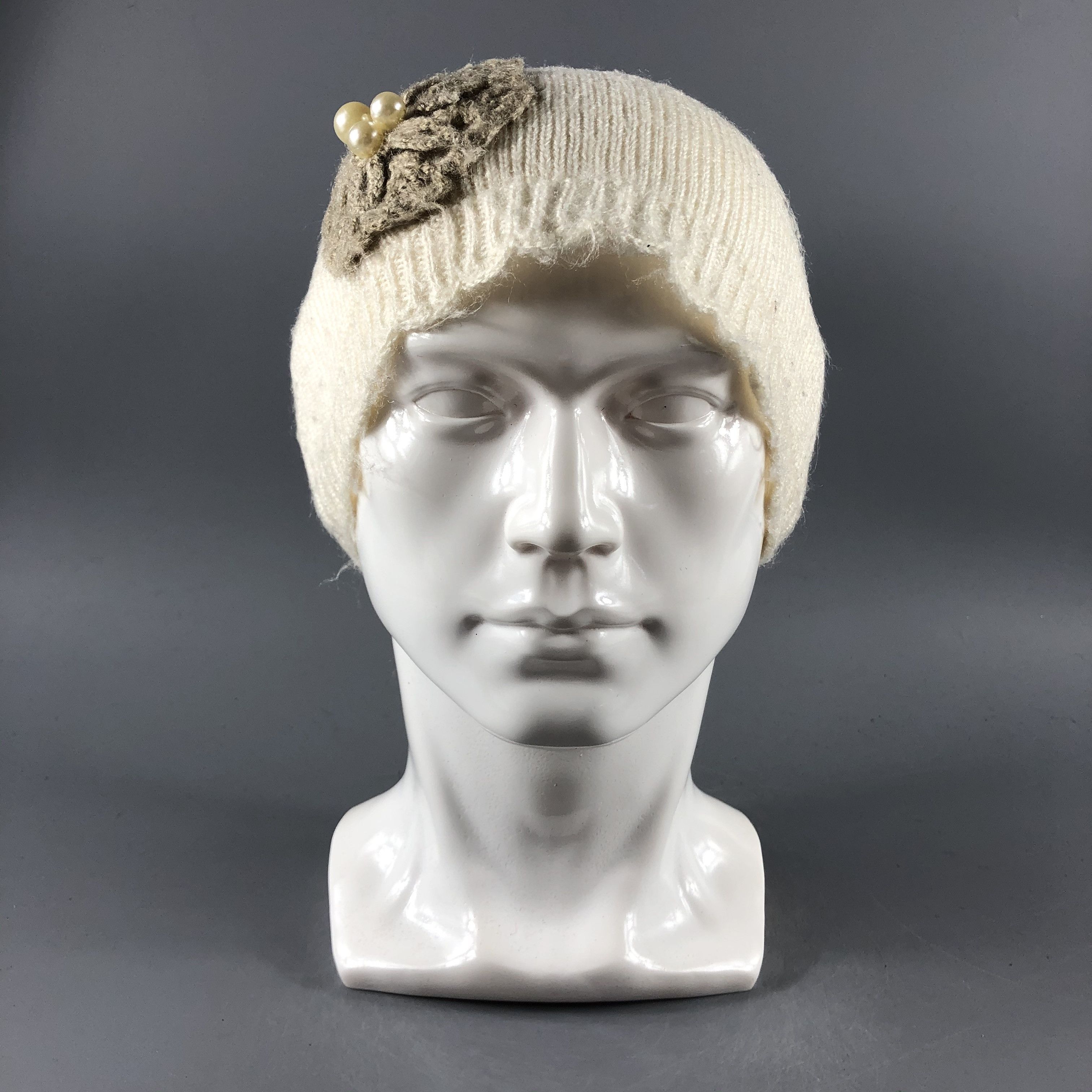 image of Vintage Womens Beanie Snow Hat Snow Cap -D807