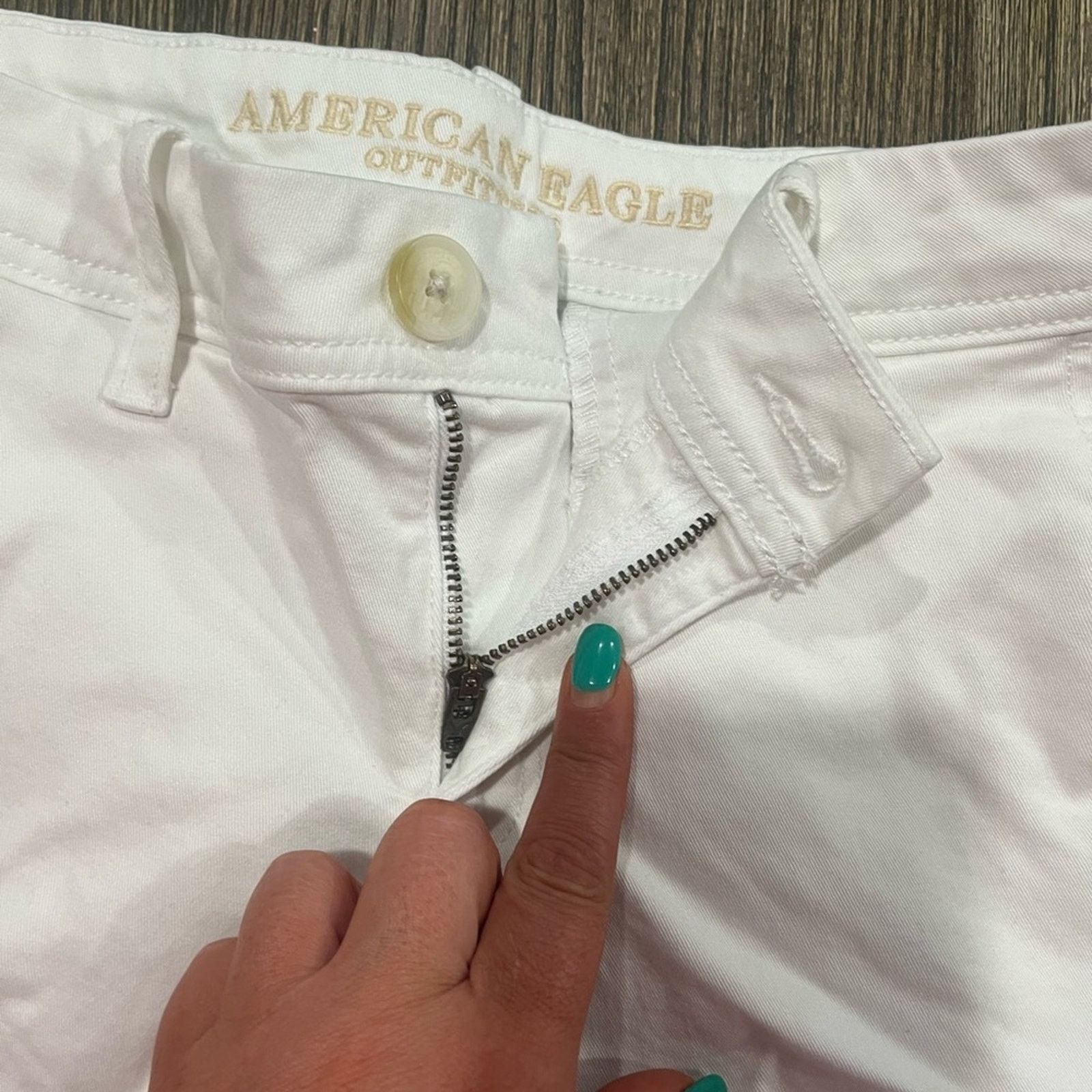American Eagle Outfitters American Eagle Outfitters Midi Shorts Mid-Rise White Size 4 Size 27" / US 4 / IT 40 - 4 Thumbnail