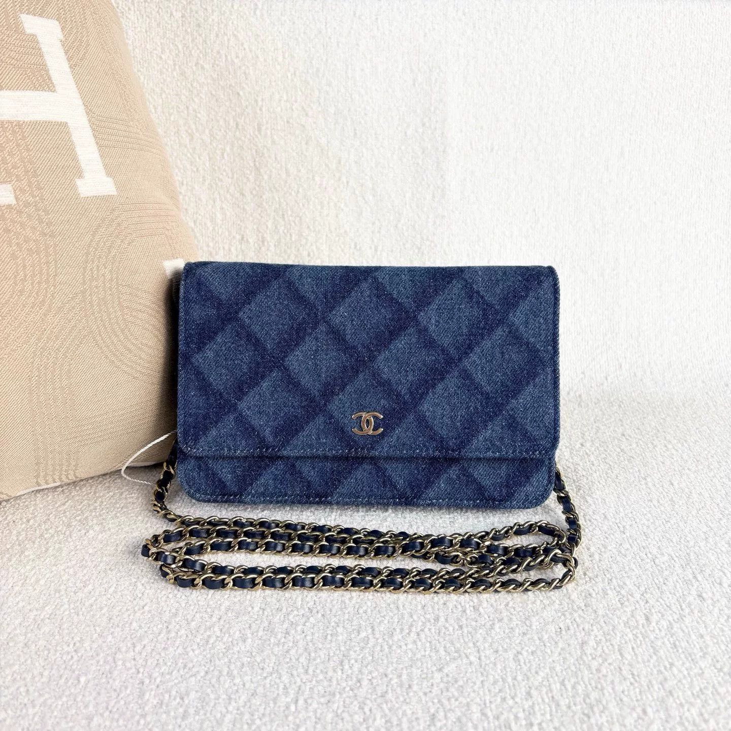 Chanel Pre-loved Bag Very good condition Size ONE SIZE - 1 Thumbnail