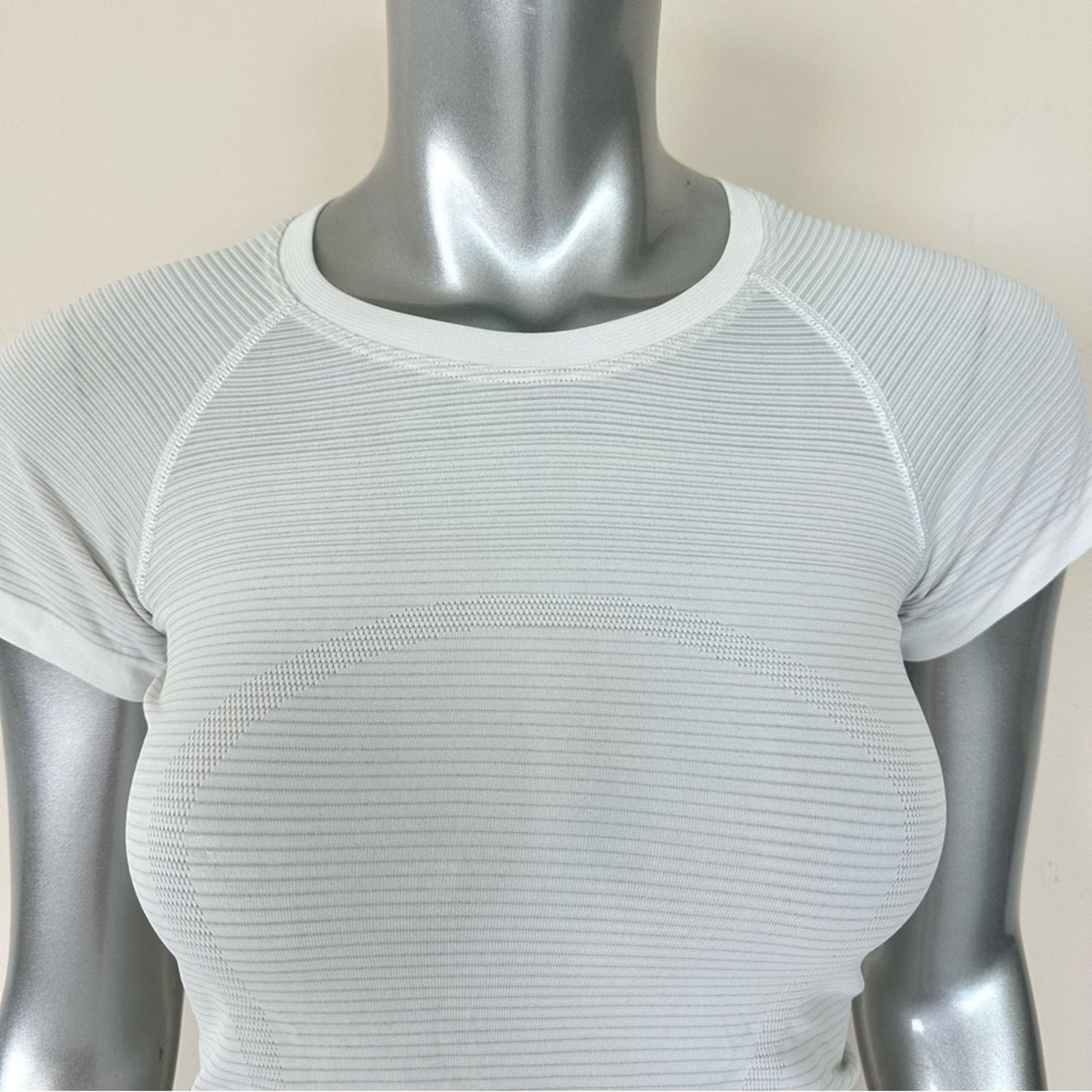 Lululemon Lululemon Athletica women T-shirt size 4 US Size S / US 4 / IT 40 - 2 Thumbnail
