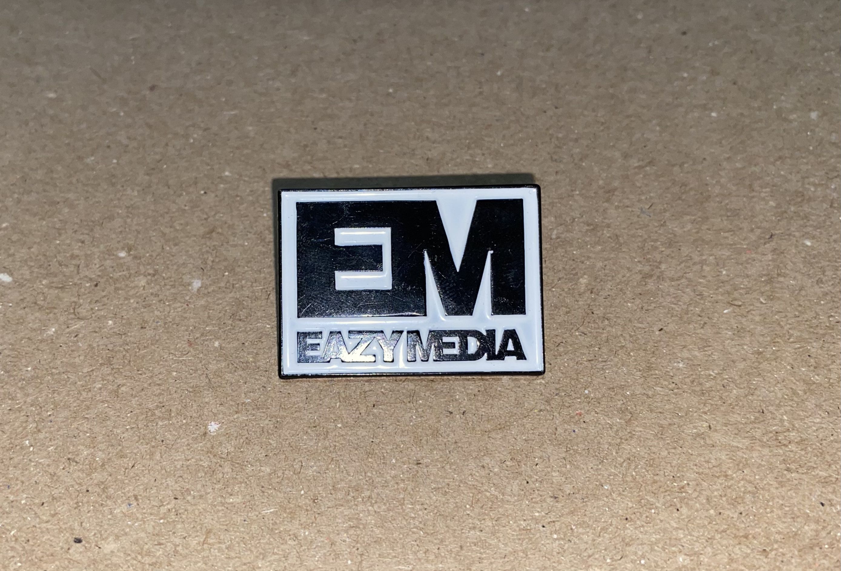 Other EM EazyMedia Eazy media Enamel Lapel pin hat jacket Denver ! Size ONE SIZE - 2 Thumbnail