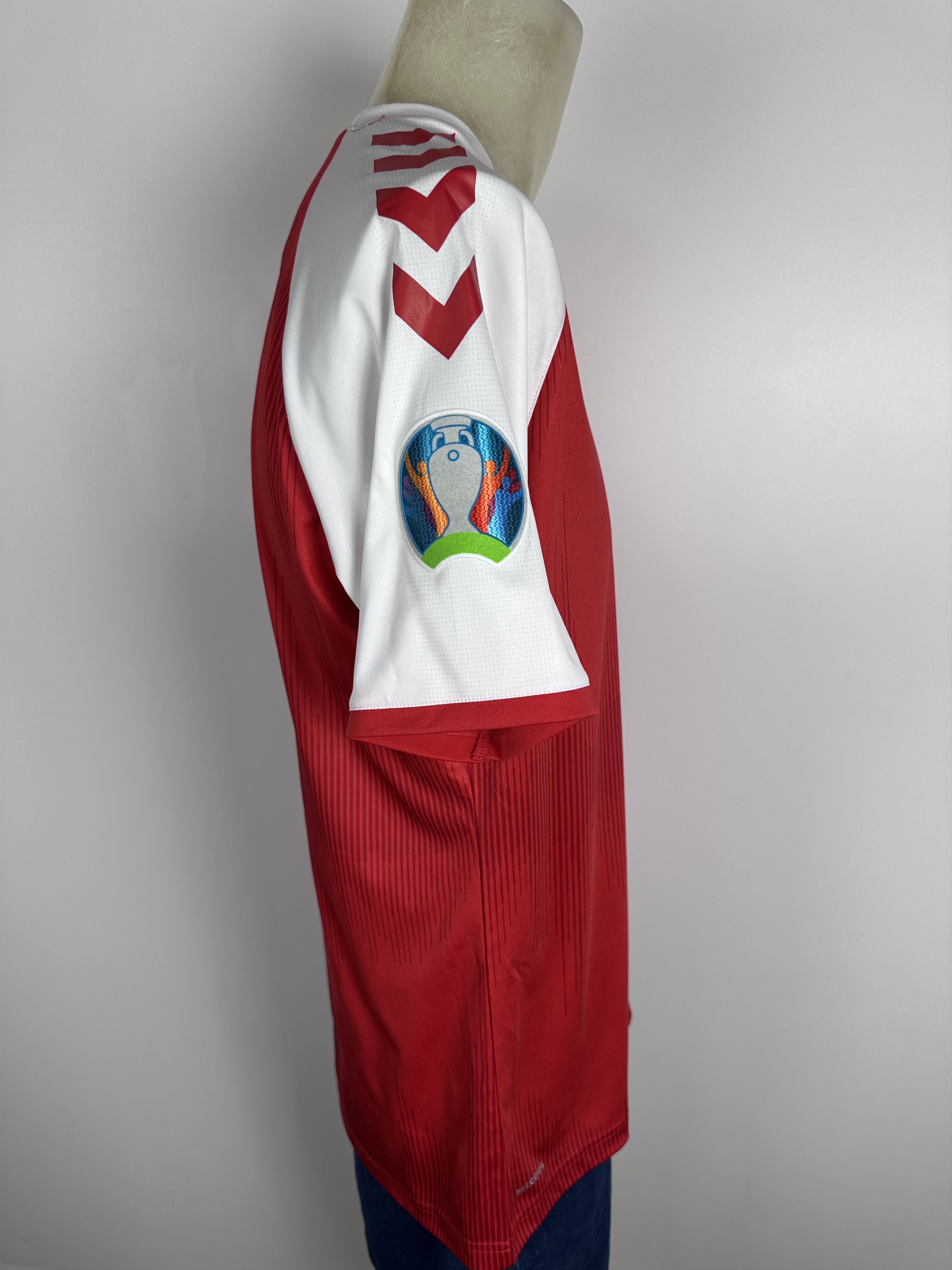 Hummel DENMARK 2021 FOOTBALL SHIRT SOCCER JERSEY #40 DAMSGAARD Size US XL / EU 56 / 4 - 3 Thumbnail