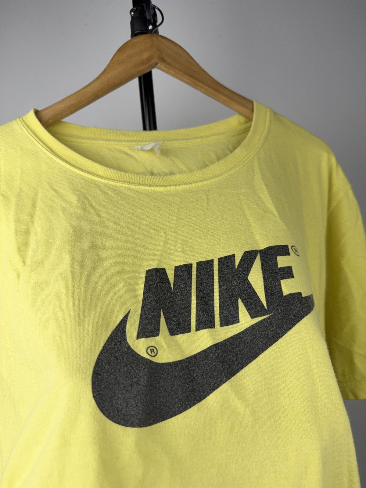 Nike Vintage Retro USA 90s Nike Yellow Tee with Big Swoosh Logo Size US XL / EU 56 / 4 - 6 Thumbnail