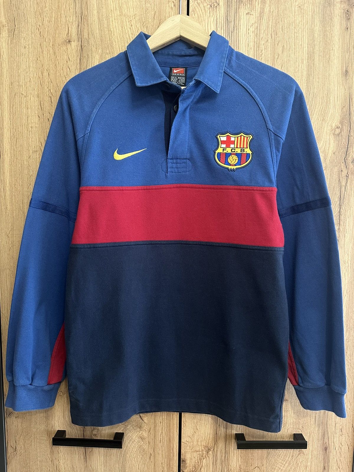 Vintage Nike FC Barcelona Jersey Long Sleeve 90s with number Size US S / EU 44-46 / 1 - 1 Thumbnail