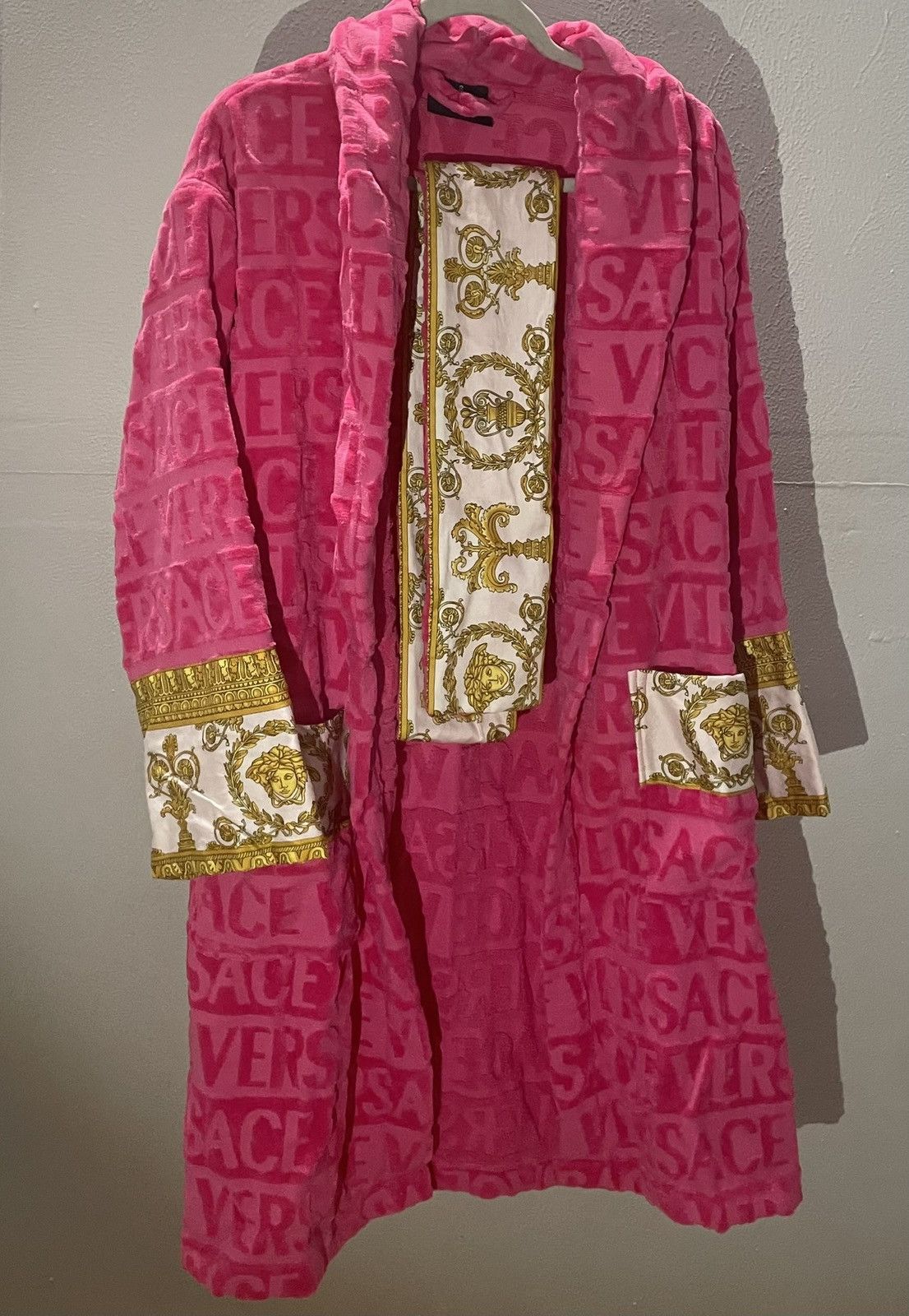 Designer × Versace Pink VERSACE I ♡ BAROQUE BATHROBE Size S / US 4 / IT 40 - 2 Thumbnail