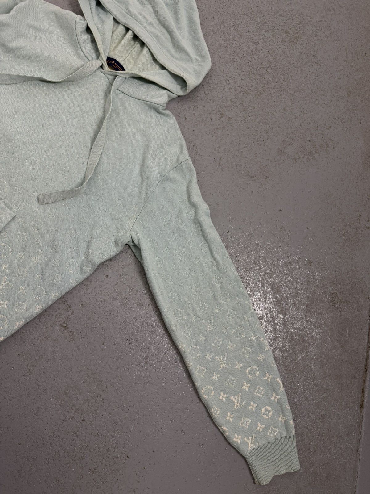 Louis Vuitton Louis Vuitton Gradient Monogram Baby Blue Hoodie Size US L / EU 52-54 / 3 - 5 Thumbnail