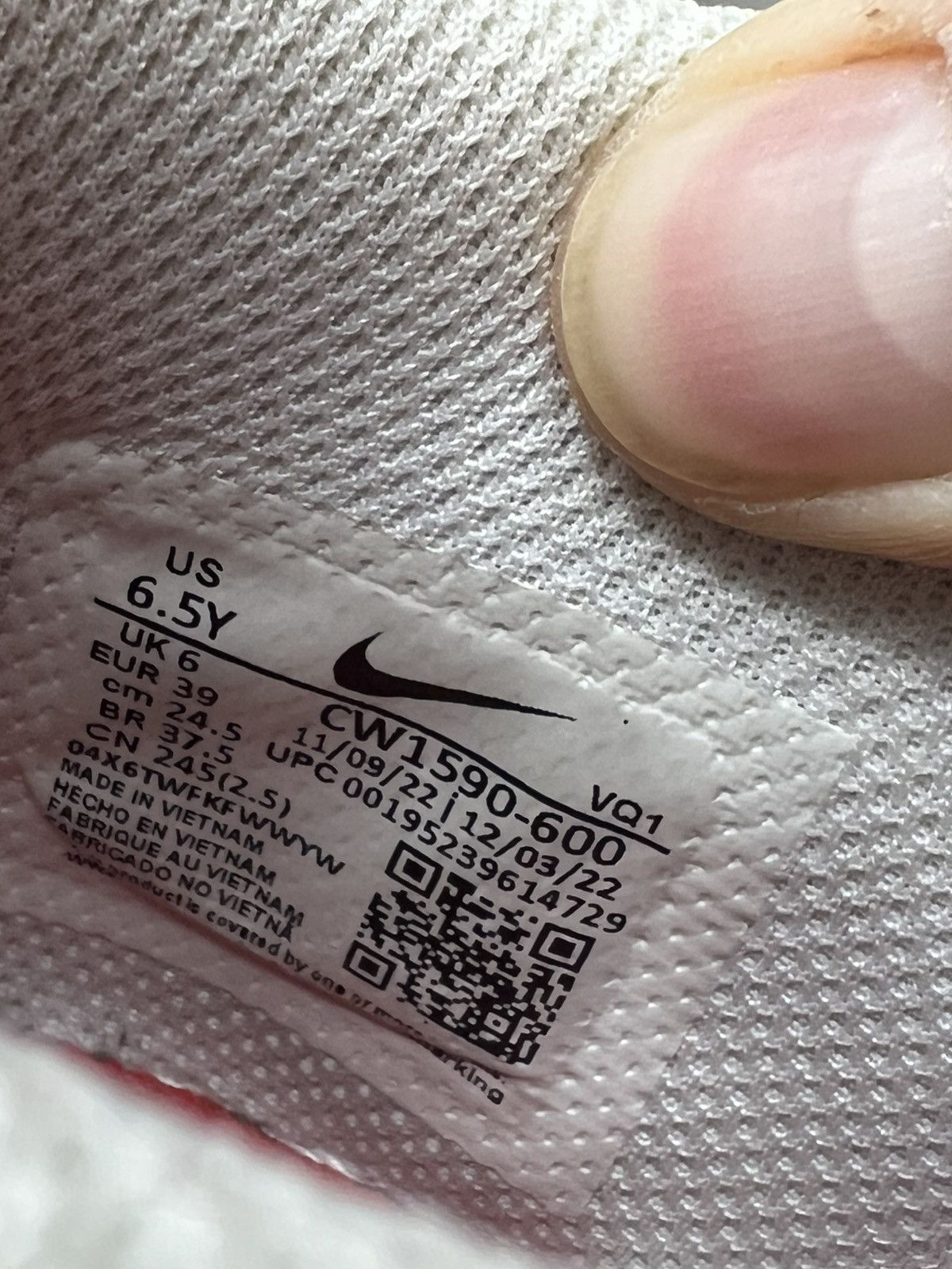 Nike Nike Dunk Low Championship Red Size 6.5y Size US 6.5 / EU 39-40 - 7 Thumbnail