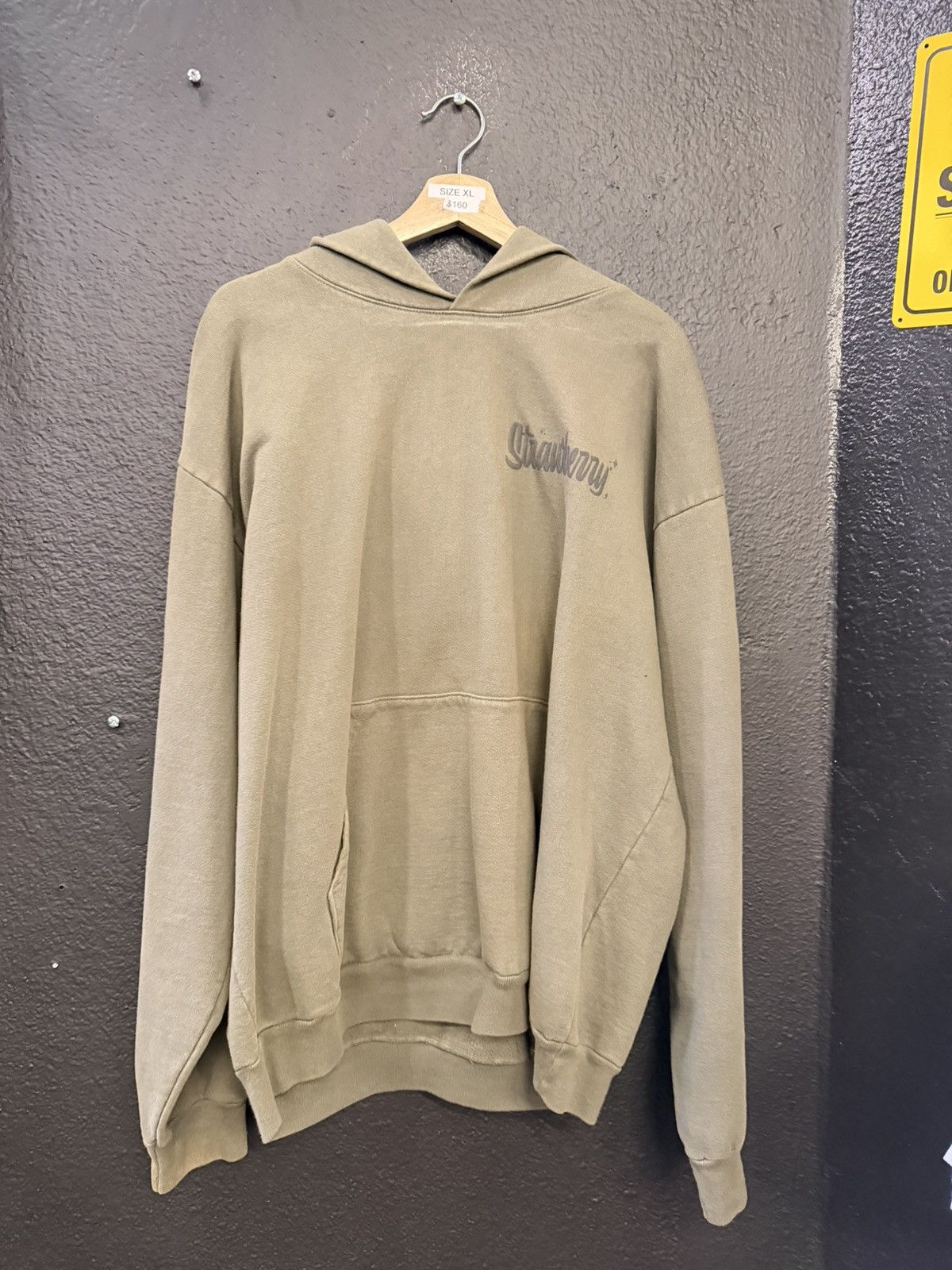 Strawberry Strawberry hoodie Size US XL / EU 56 / 4 - 2 Thumbnail