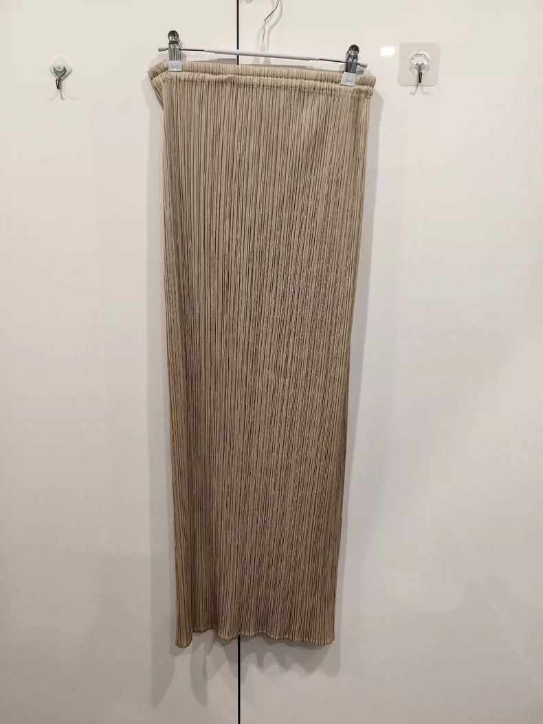 Issey Miyake Issey Miyake size:4 Beige gold pleated skirt Size 31" - 2 Thumbnail