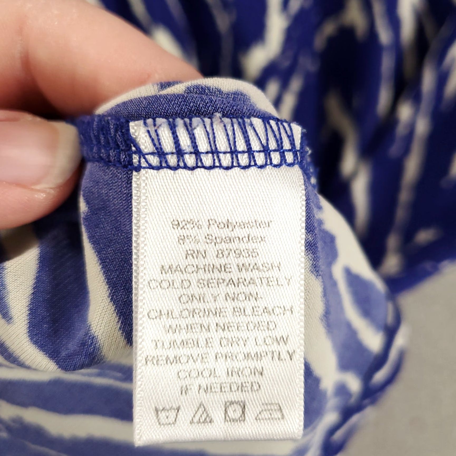 Vintage Susan Graver Blouse Womens XL Blue White Geometric Stretchy Top Pullover Casual Party/Cocktail Travel Knit Polyester Spandex Size XL / US 12-14 / IT 48-50 - 7 Thumbnail