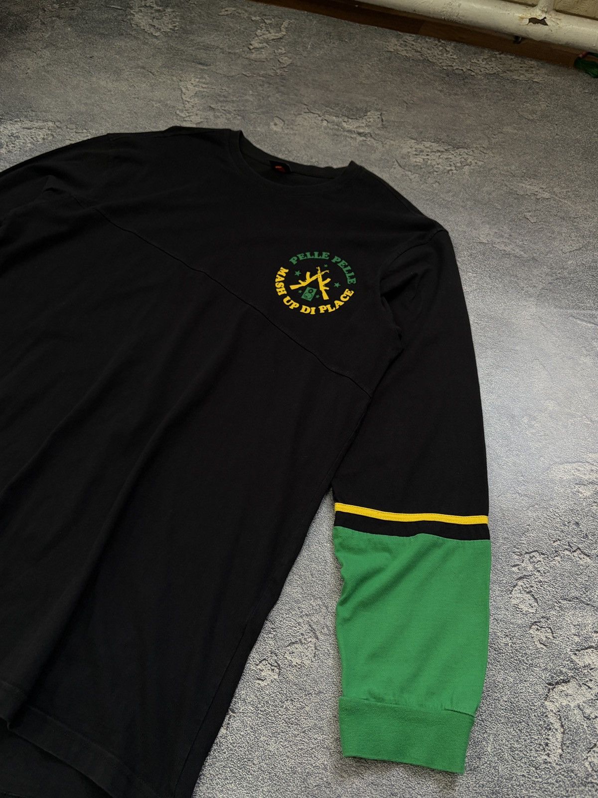 Pelle Pelle Vintage Pelle Pelle AK-47 Graphic Long Sleeve Tee 3XL Size US XXL / EU 58 / 5 - 13 Thumbnail