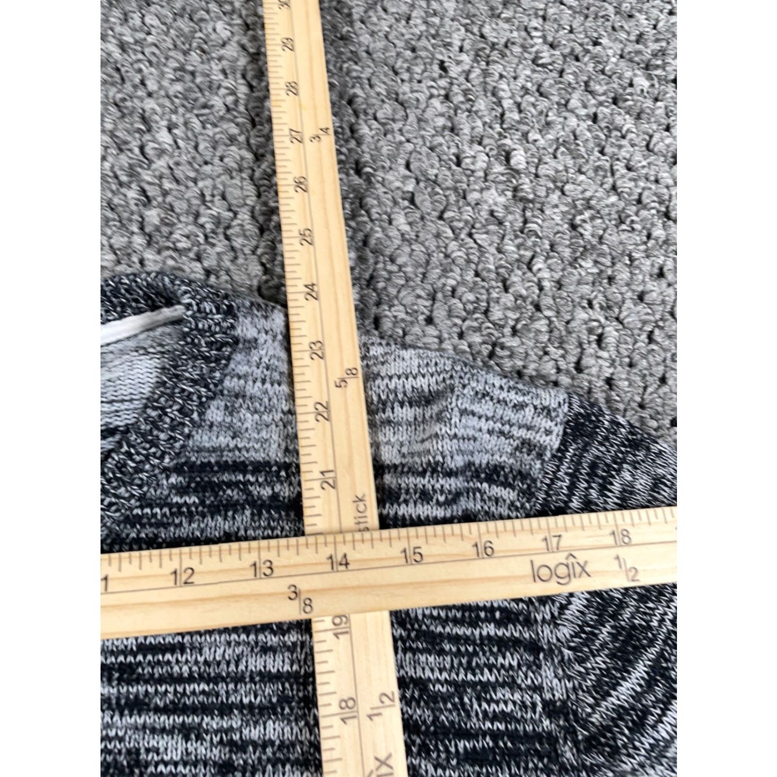 Vintage American Rag Cie Static Pattern Striped Sweater Adult Large Gray Crewneck Knit Size US L / EU 52-54 / 3 - 7 Thumbnail