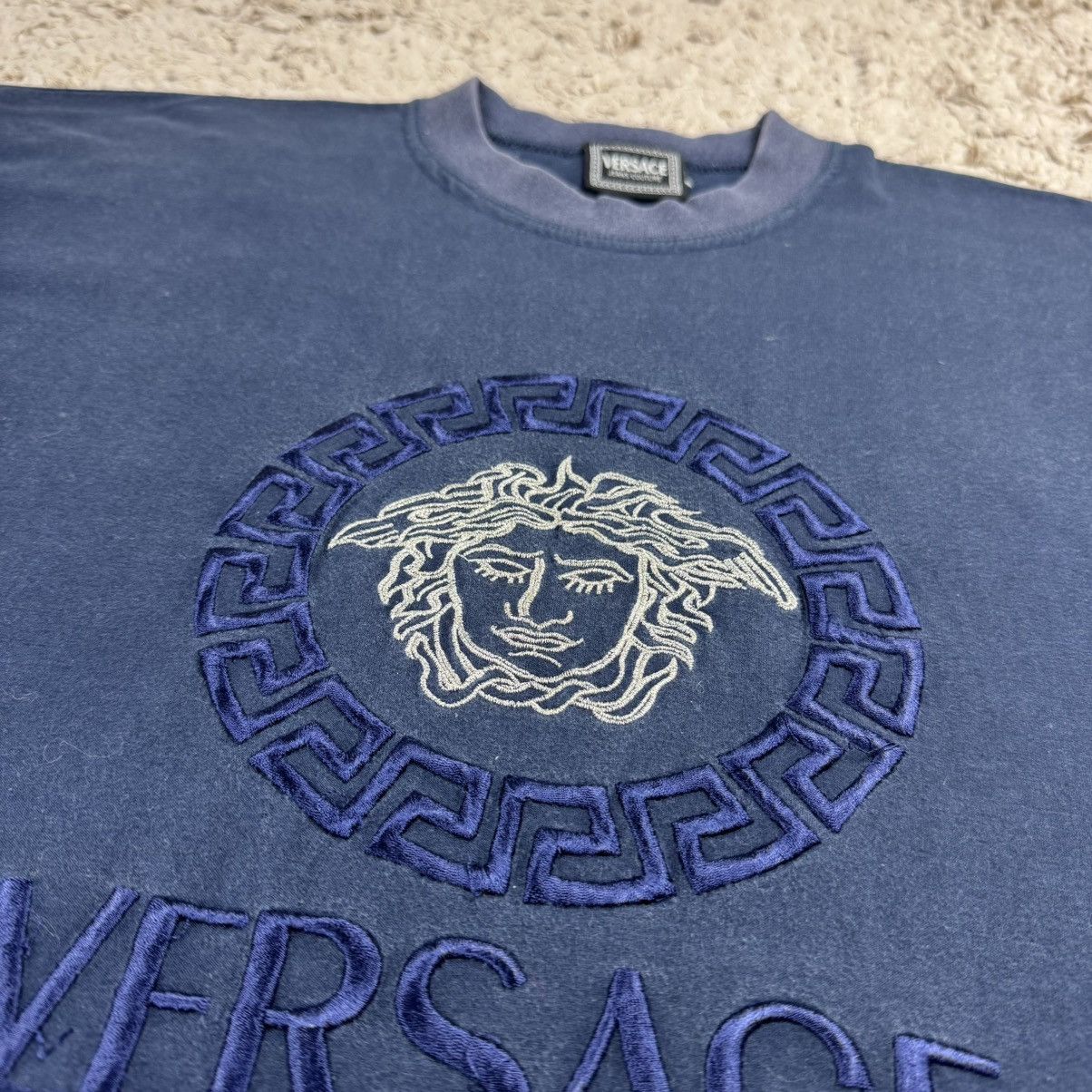 Versace Vintage Versace Embroidery Logo T-shirt Size US L / EU 52-54 / 3 - 7 Thumbnail