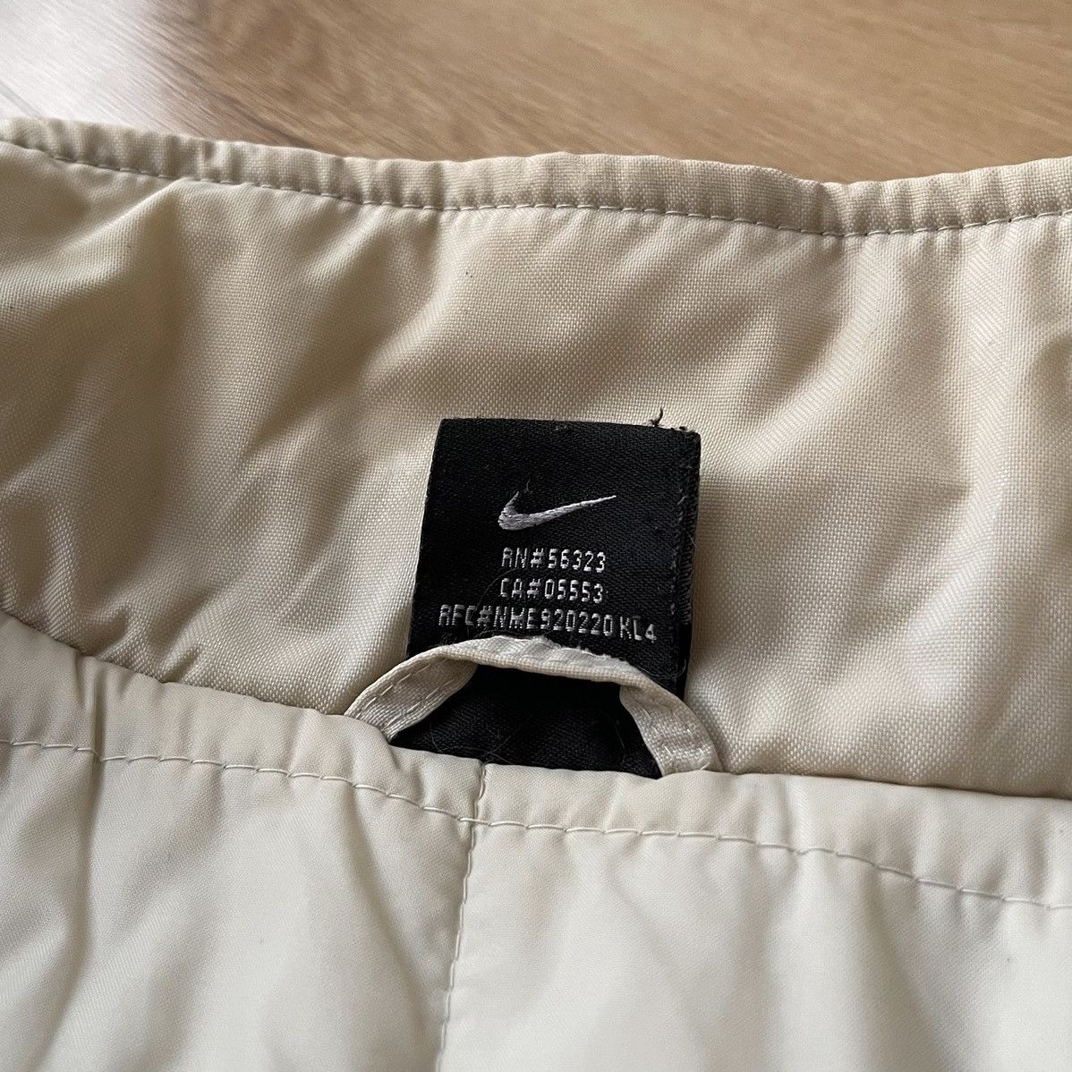 Nike 90s Vintage Nike Swoosh Logo Raincoat Puffer Jacket Full Zip Size US L / EU 52-54 / 3 - 15 Thumbnail