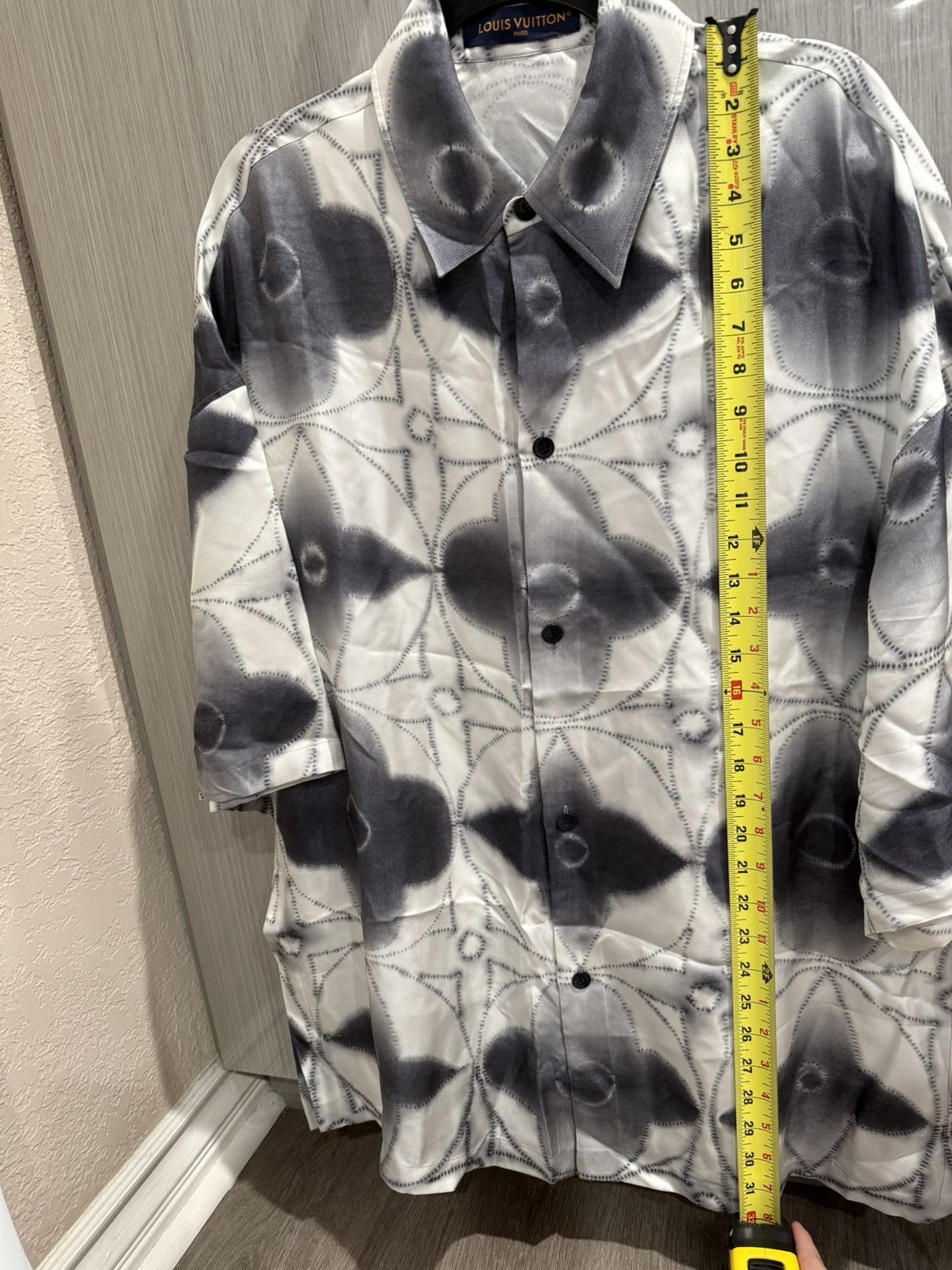 Louis Vuitton Louis Vuitton Grey Flower Monogram Oversized Silk Shirt Size US M / EU 48-50 / 2 - 4 Thumbnail