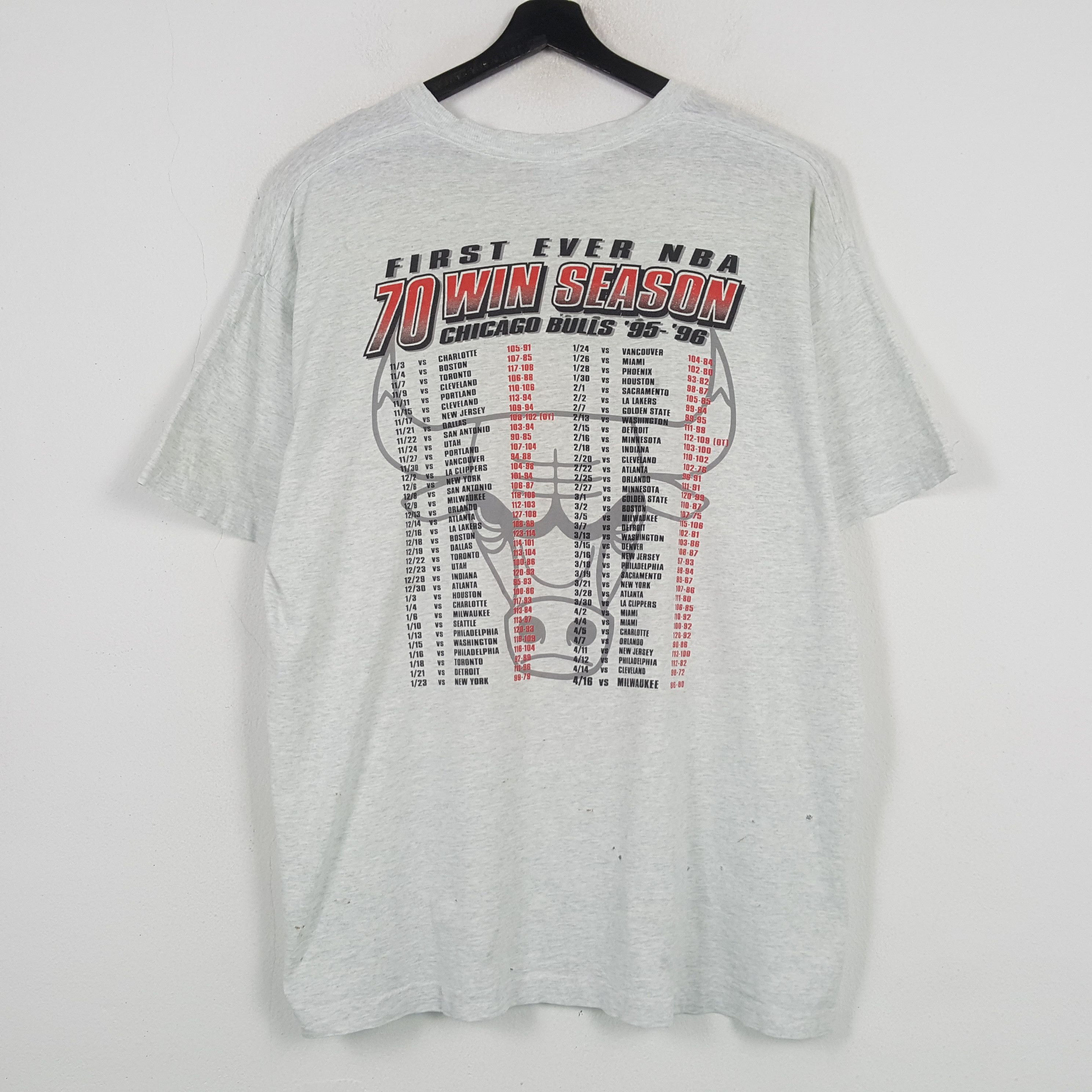 NBA Chicago Bulls Basketball Team Vintage Tshirt 31 Size US XXL / EU 58 / 5 - 3 Thumbnail