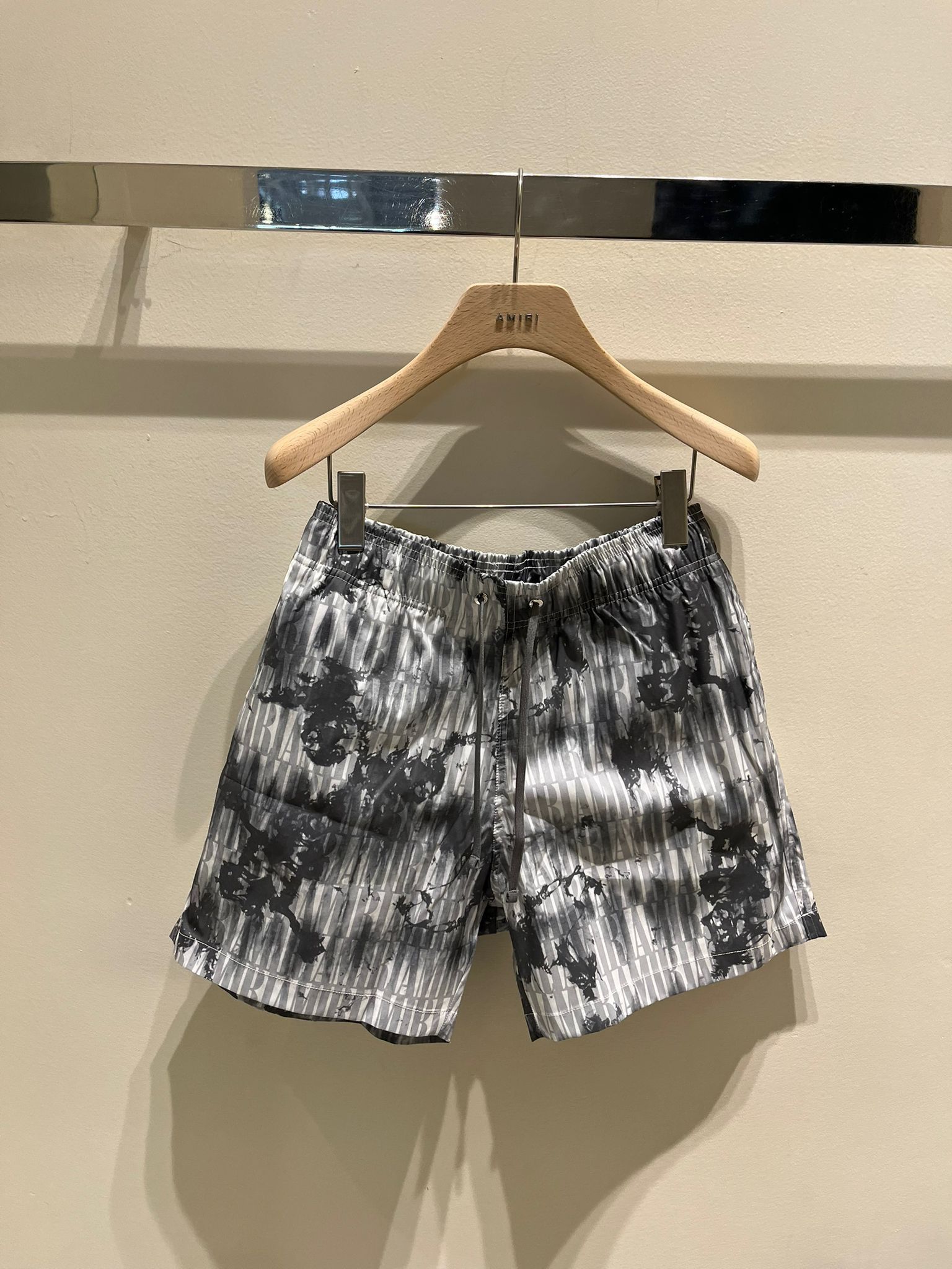 Amiri o1s1wg110825 Swim Shorts in Multicolor Size US 32 / EU 48 - 1 Preview