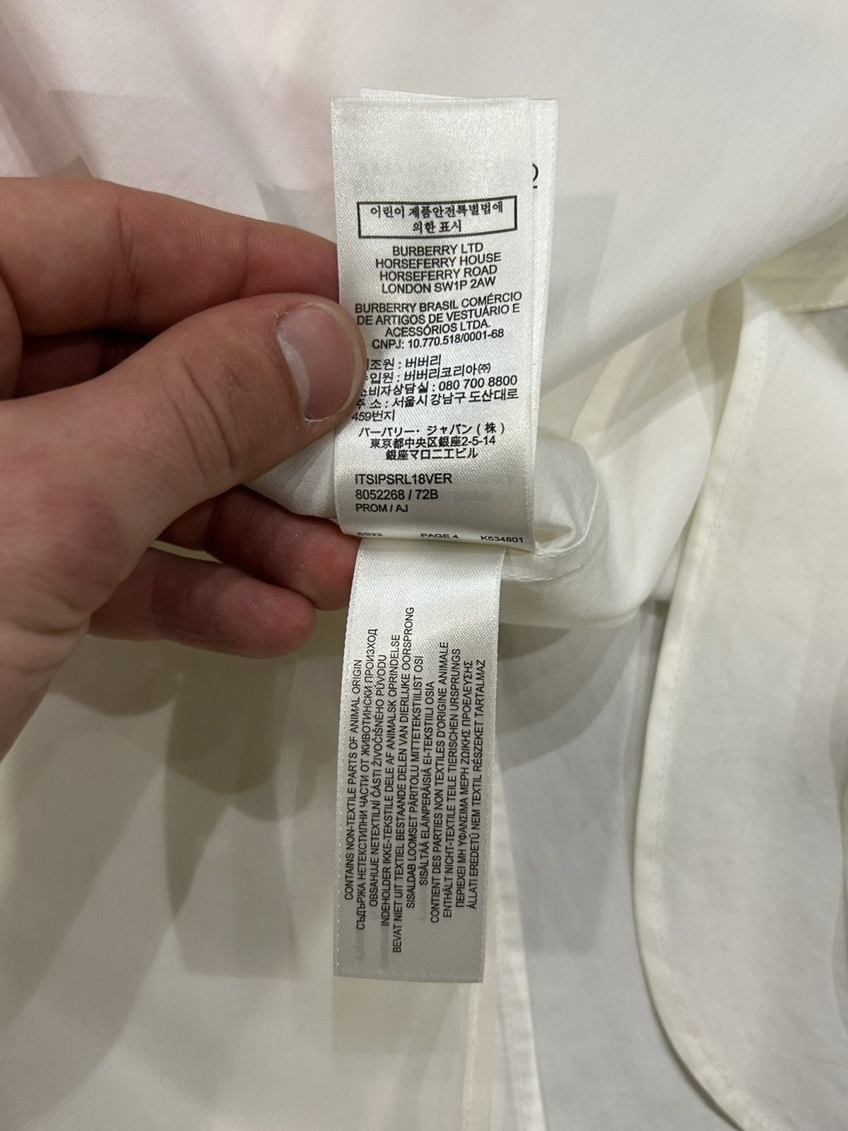 Burberry Burberry Universal Passport Button Up Size US M / EU 48-50 / 2 - 6 Thumbnail