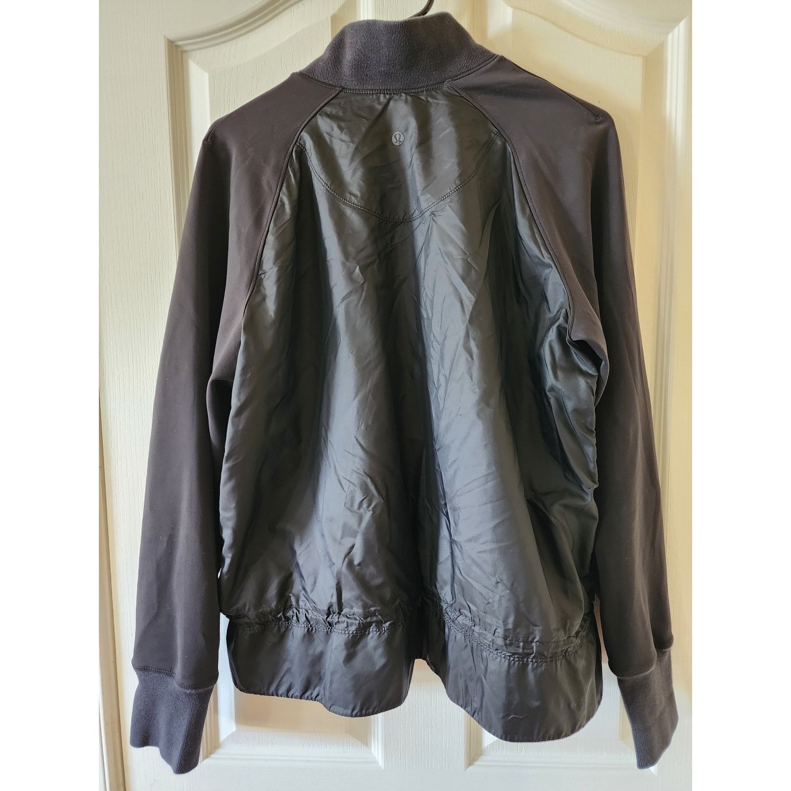 Lululemon Lululemon Swept Along Black Bomber Jacket Large Cinch Hem Size L / US 10 / IT 46 - 4 Thumbnail