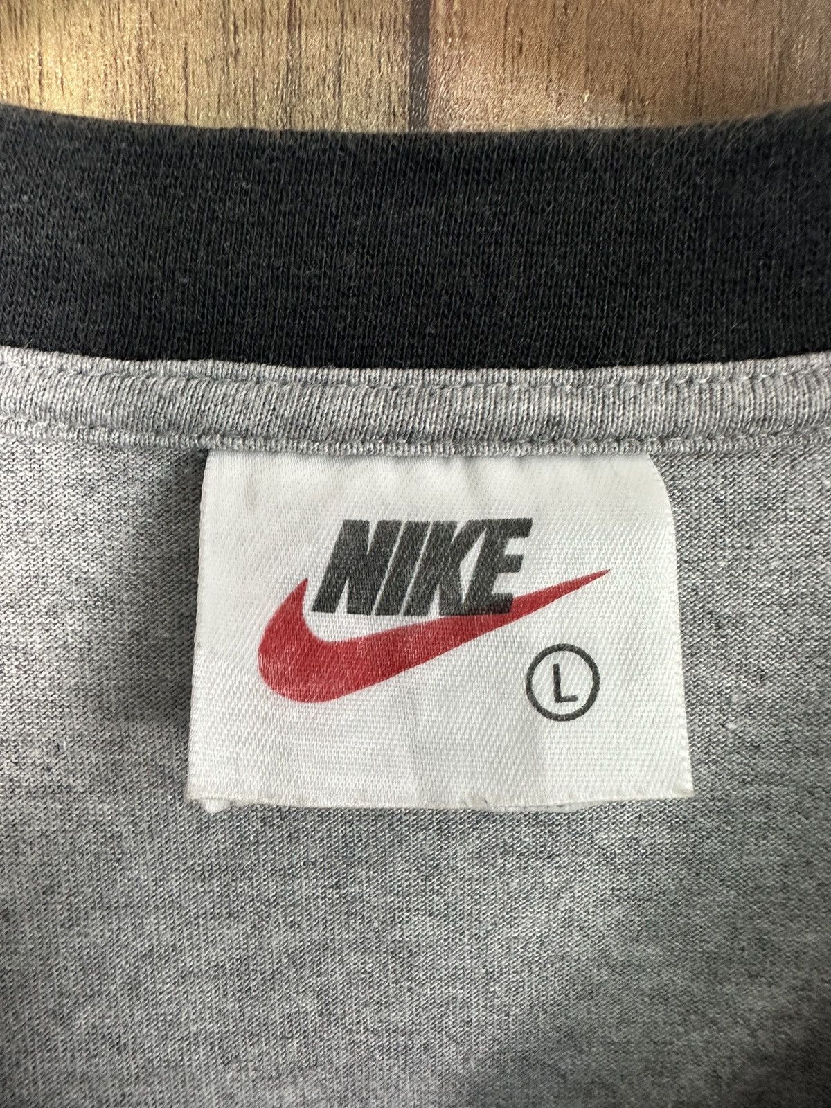 Nike 90s Nike Center Swoosh Logo Vintage Tshirt A395 Size US L / EU 52-54 / 3 - 8 Thumbnail