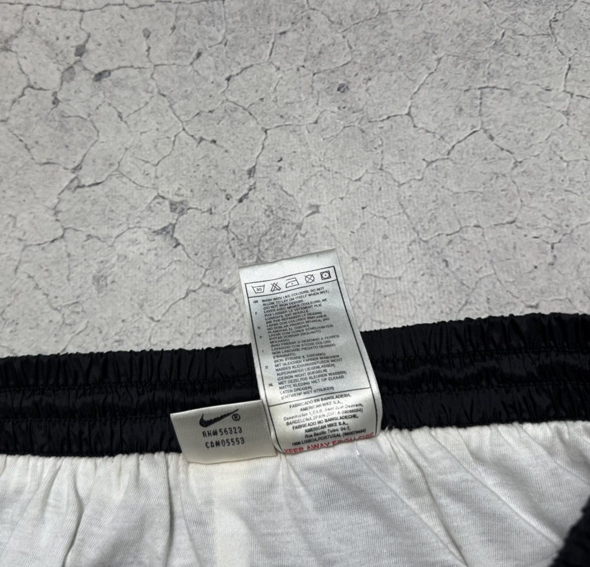 Nike Nike Vintage 90’s Nylon Track Pants Black Size US 30 / EU 46 - 6 Thumbnail