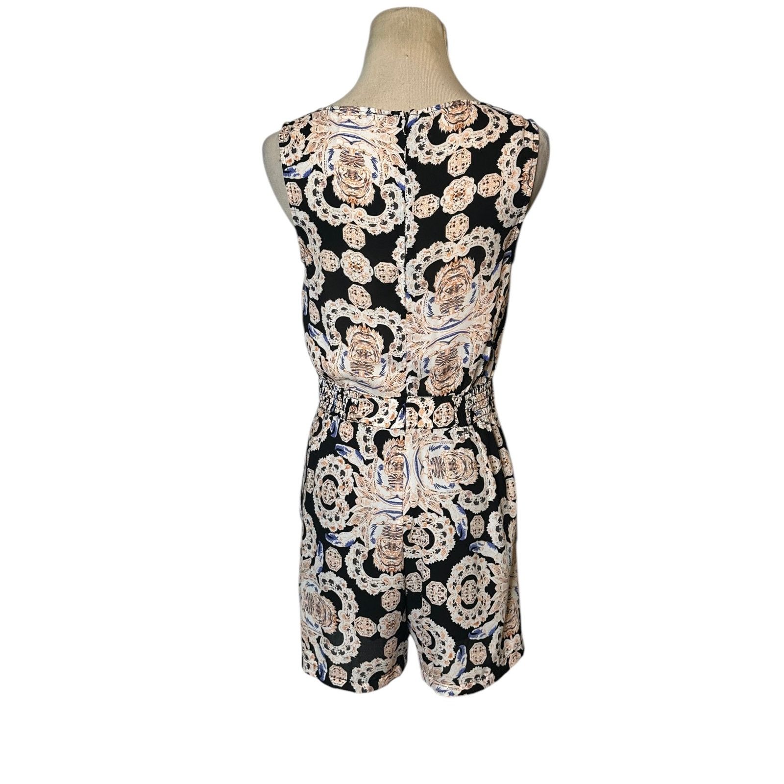 Forever 21 Forever 21 black cream print summer romper size XS Size 26" / US 2 / IT 38 - 2 Thumbnail