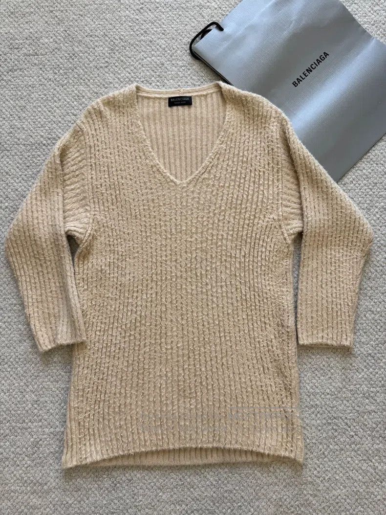 Balenciaga Balenciaga Grade-robe series long-sleeve knit sweater Size S / US 4 / IT 40 - 2 Thumbnail