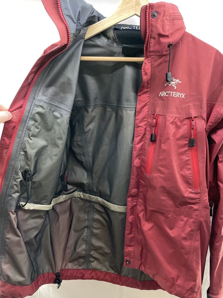 Arc'teryx ARCTERYX Theta AR 2003 Sangria Red Vintage Gore Tex Jacket Size US S / EU 44-46 / 1 - 19 Thumbnail