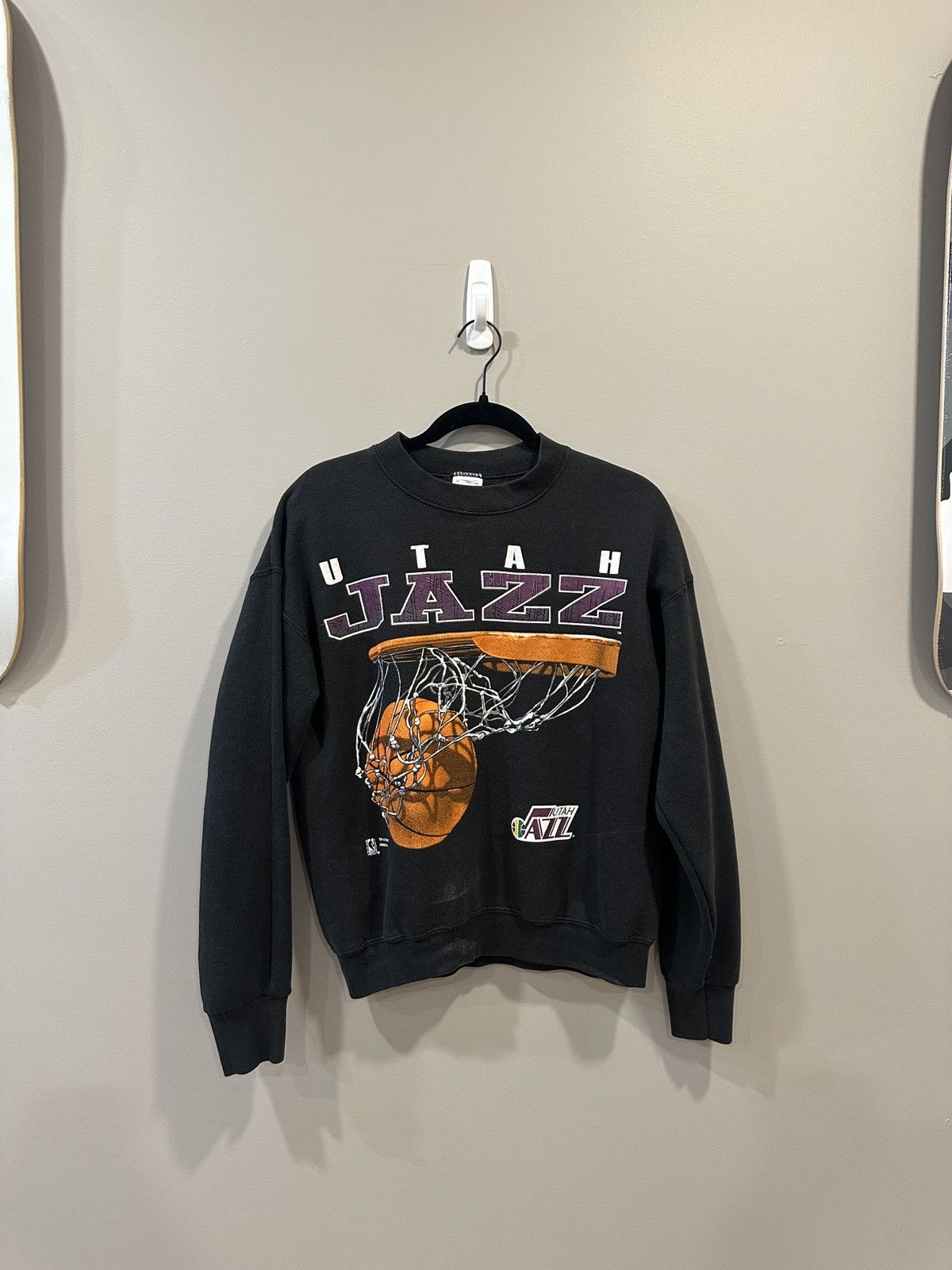 Vintage Vintage Utah Jazz Hoops Crewneck Size US M / EU 48-50 / 2 - 1 Thumbnail