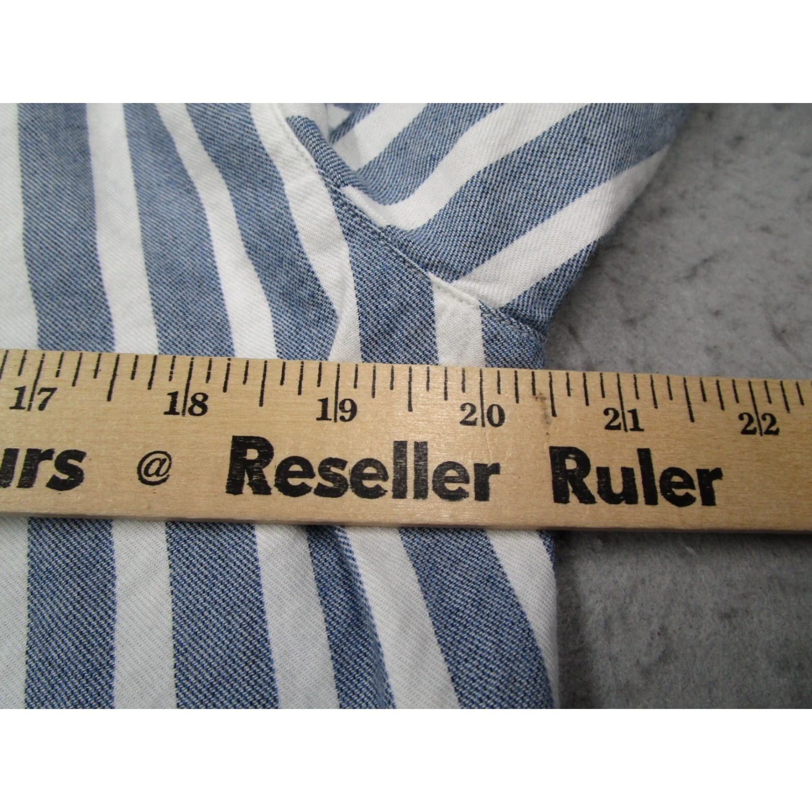 Vintage VINTAGE Grayson Women's Blue Striped Button-Up Shirt S Long Sleeve Casual Office Fall Spring Size S / US 4 / IT 40 - 6 Thumbnail