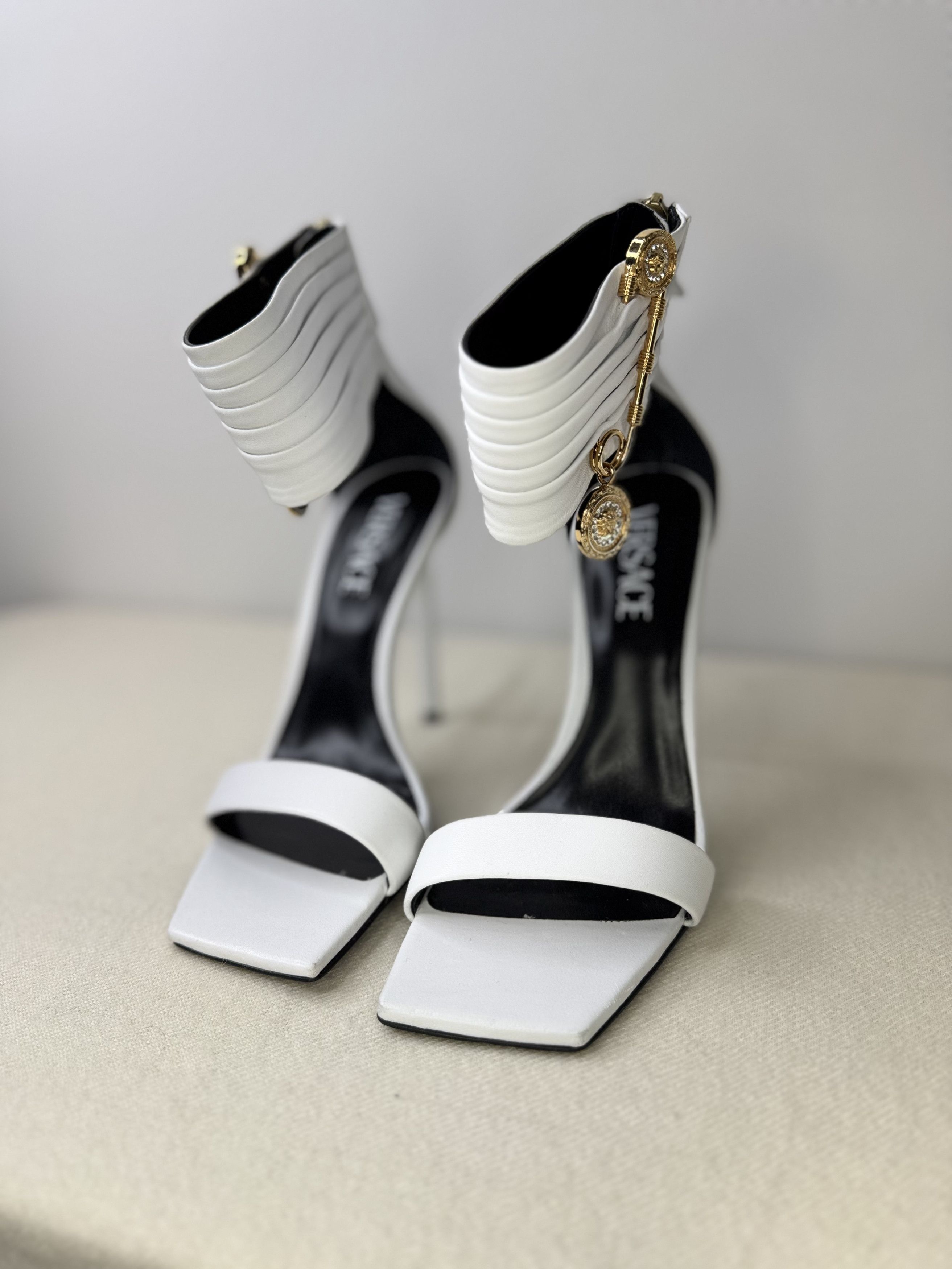 Versace Medusa Safety Pin Heels Size US 8 / IT 38 - 5 Thumbnail