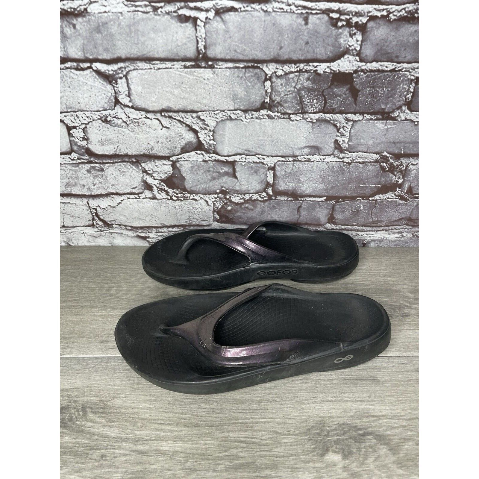 Other Oofos Oolala Cabernet Metallic Purple Recovery Thong Sandals Size US 9 / IT 39 - 1 Thumbnail