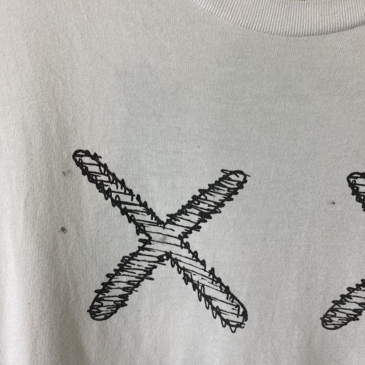 Kaws Kaws Original Fake x Uniqlo Collaboration Tshirt Size US L / EU 52-54 / 3 - 10 Thumbnail