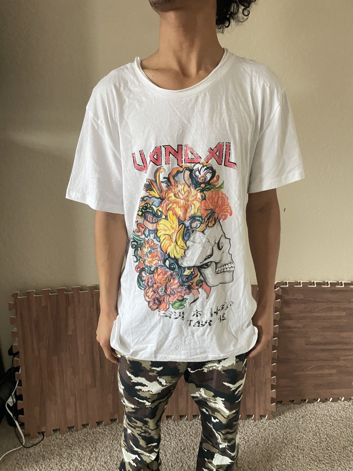 Vandal A Vandal Skull w/ Flowers graphic tee nwt Size US M / EU 48-50 / 2 - 2 Thumbnail