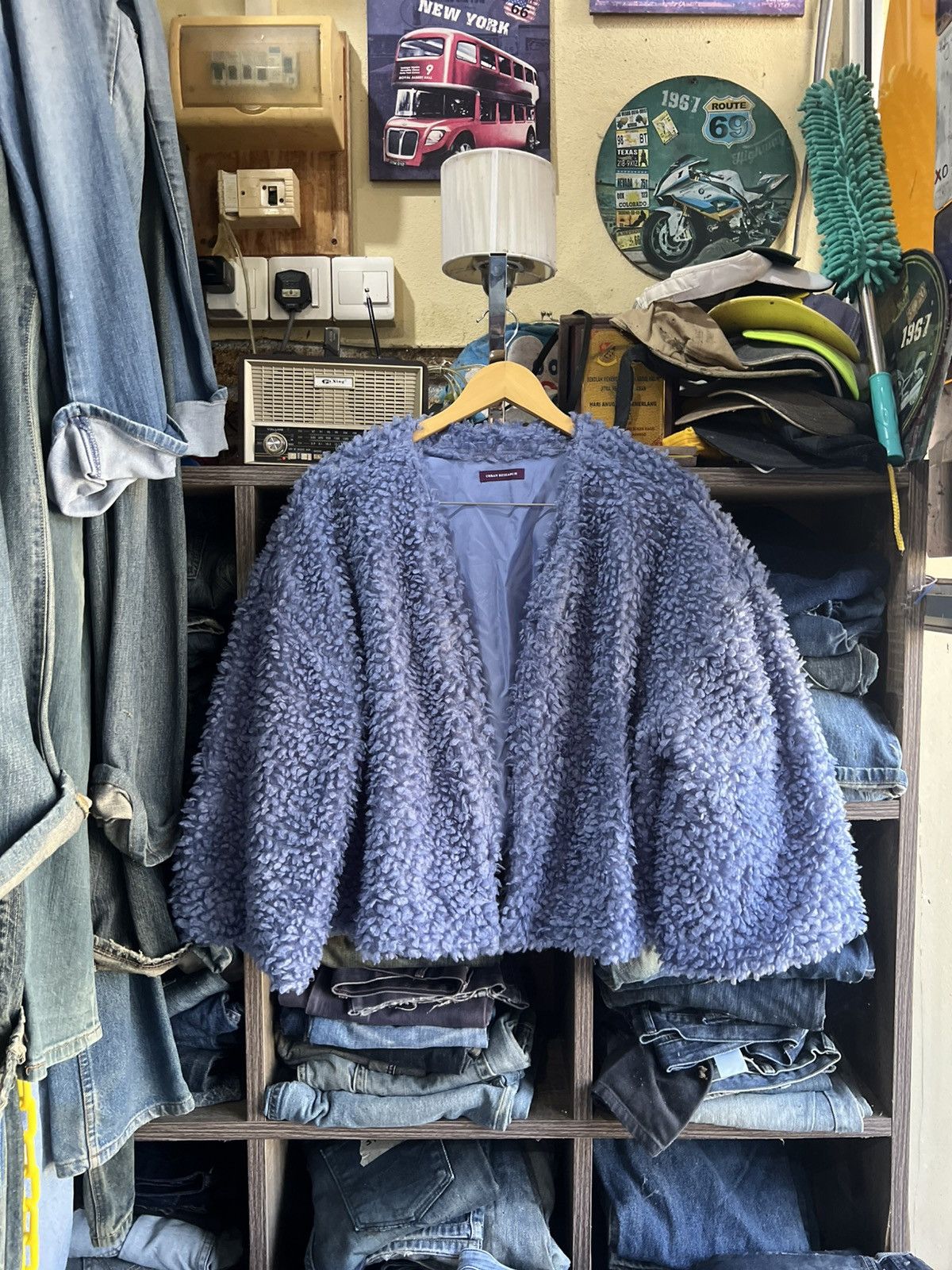 URBAN RESEARCH DOORS 🔥Urban Research Buttonless Light Sherpa Cardigan Size US XL / EU 56 / 4 - 1 Thumbnail