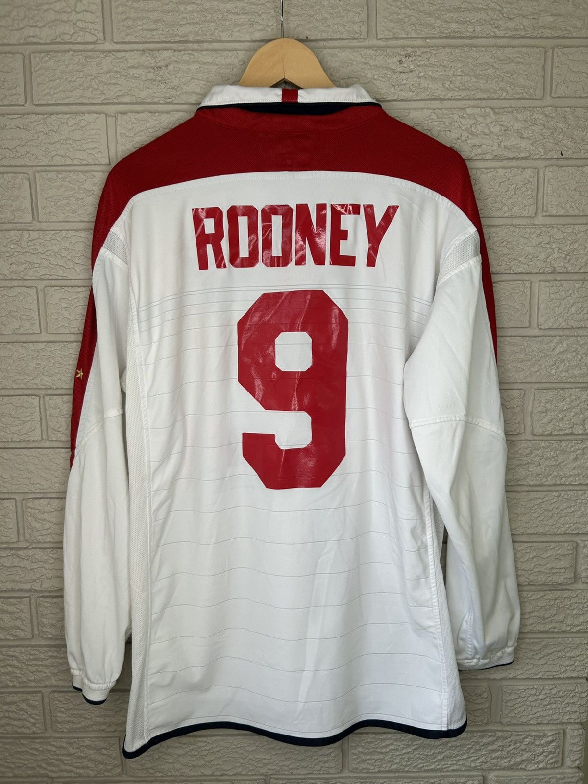Umbro Vintage 2003 Umbro England Rooney Long Sleeve Home Jersey Size US XL / EU 56 / 4 - 6 Thumbnail