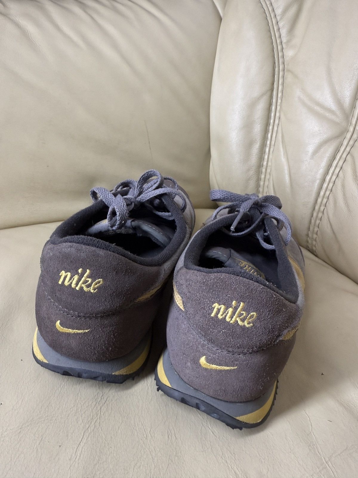 Nike Vibtage Nike Suede Sneackers Y2K RARE Size US 9.5 / EU 42-43 - 19 Thumbnail