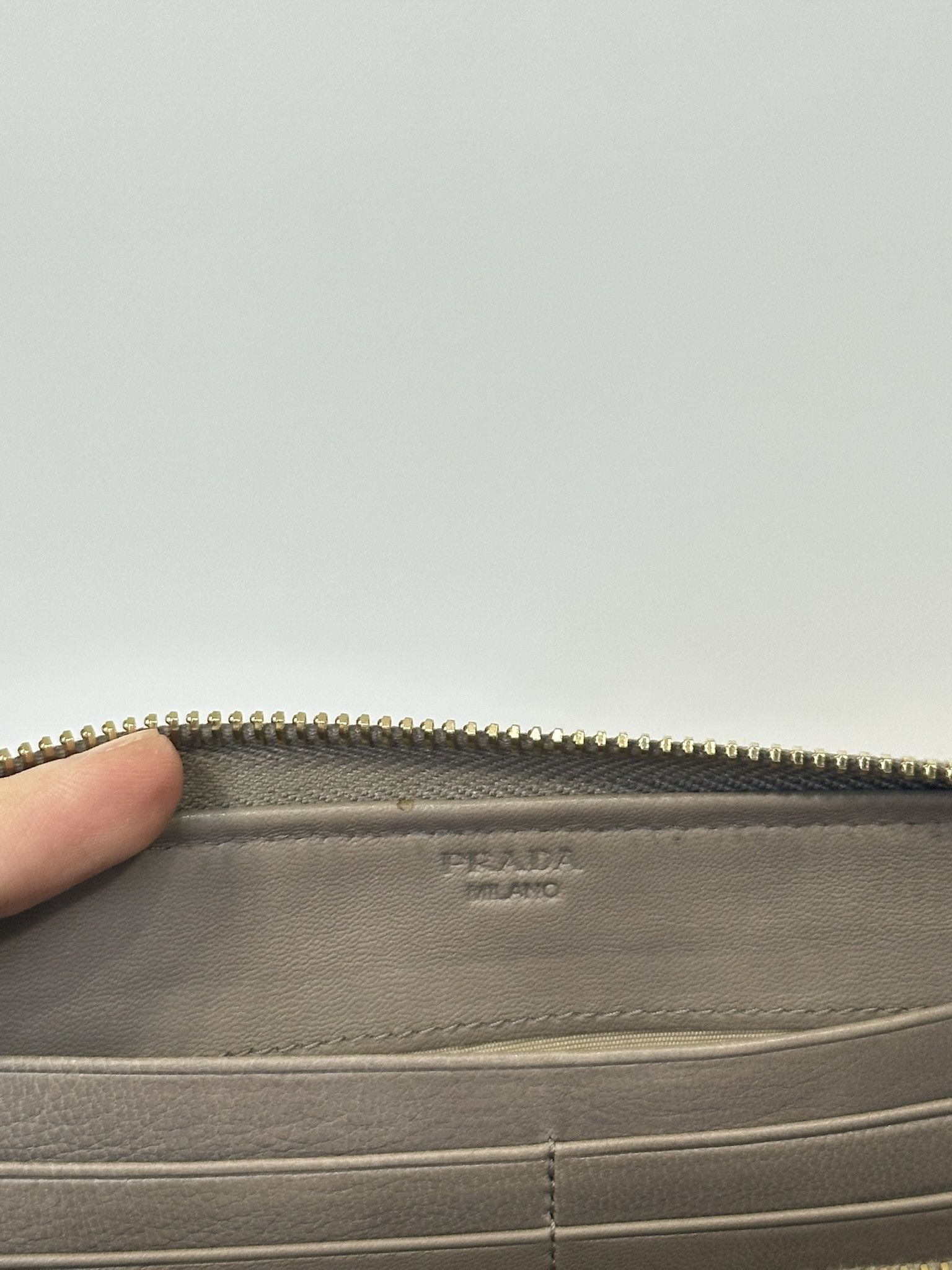 Prada Prada Long Wallet Nappa Gaufre Beige Leather Vintage Size ONE SIZE - 13 Thumbnail
