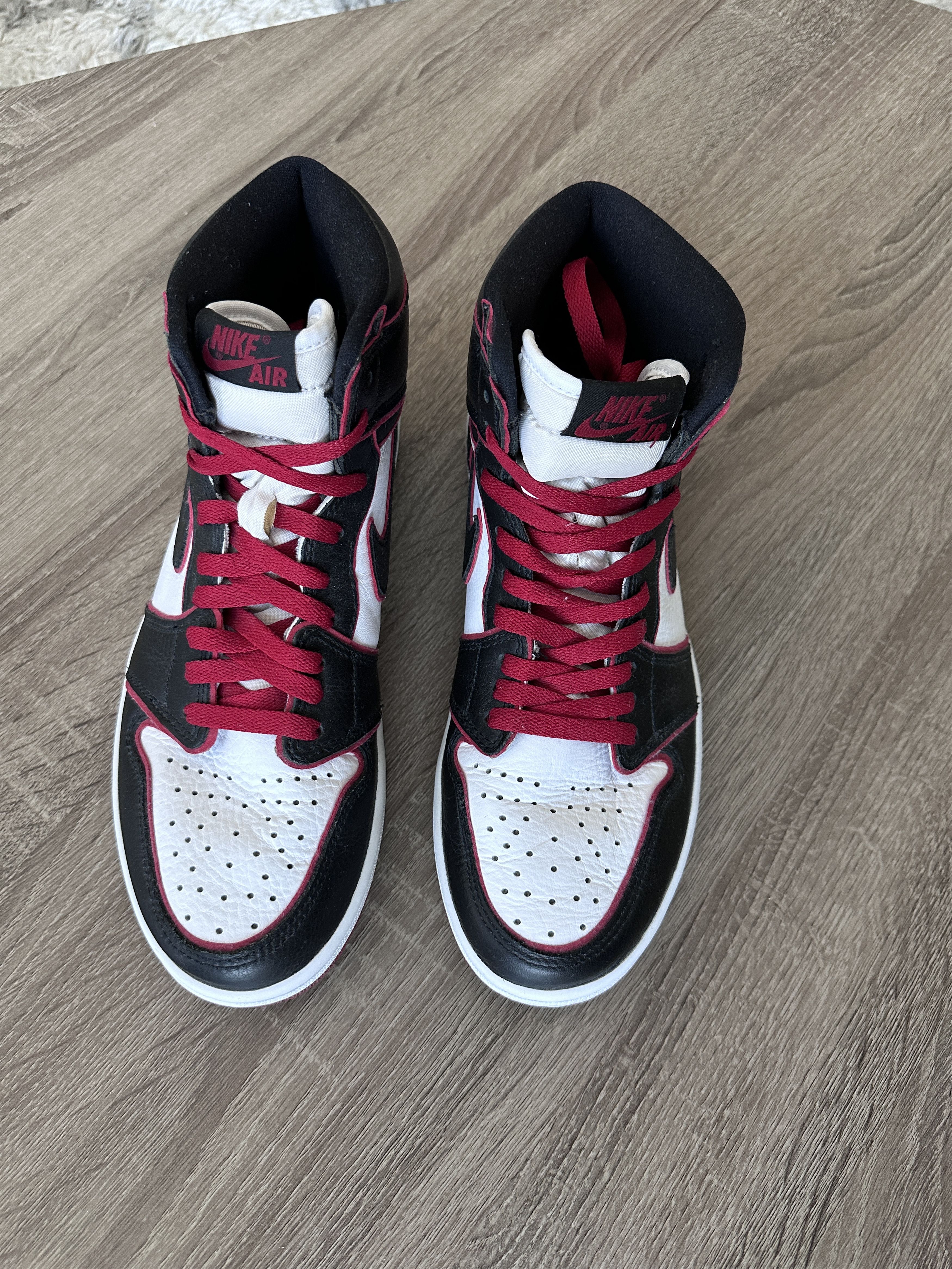 Nike Jordan 1 Retro High Bloodline 2019 (White/Black/Red) Size US 8 / EU 41 - 2 Thumbnail