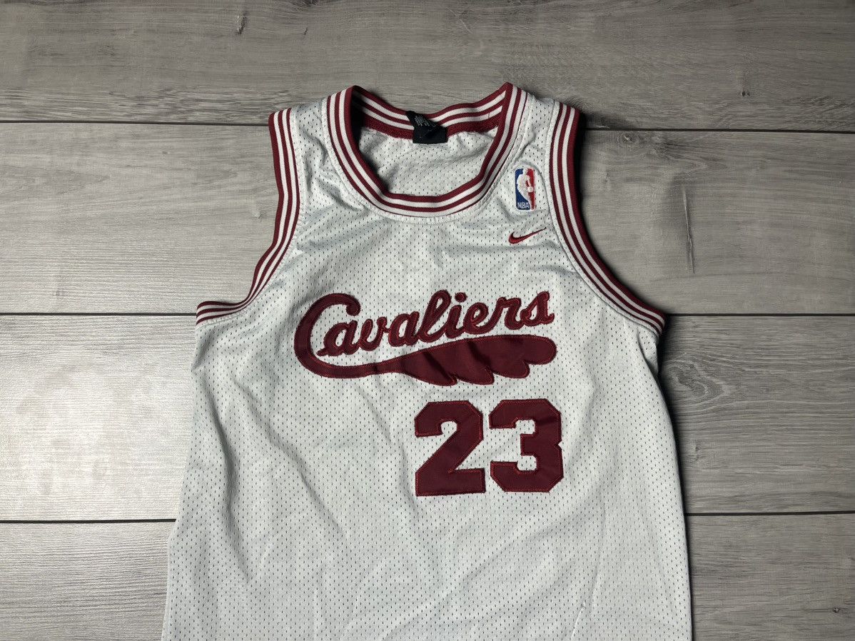 NBA Vintage Nike NBA jersey Cleveland Cavalries Lebron James 23 Size US M / EU 48-50 / 2 - 3 Thumbnail