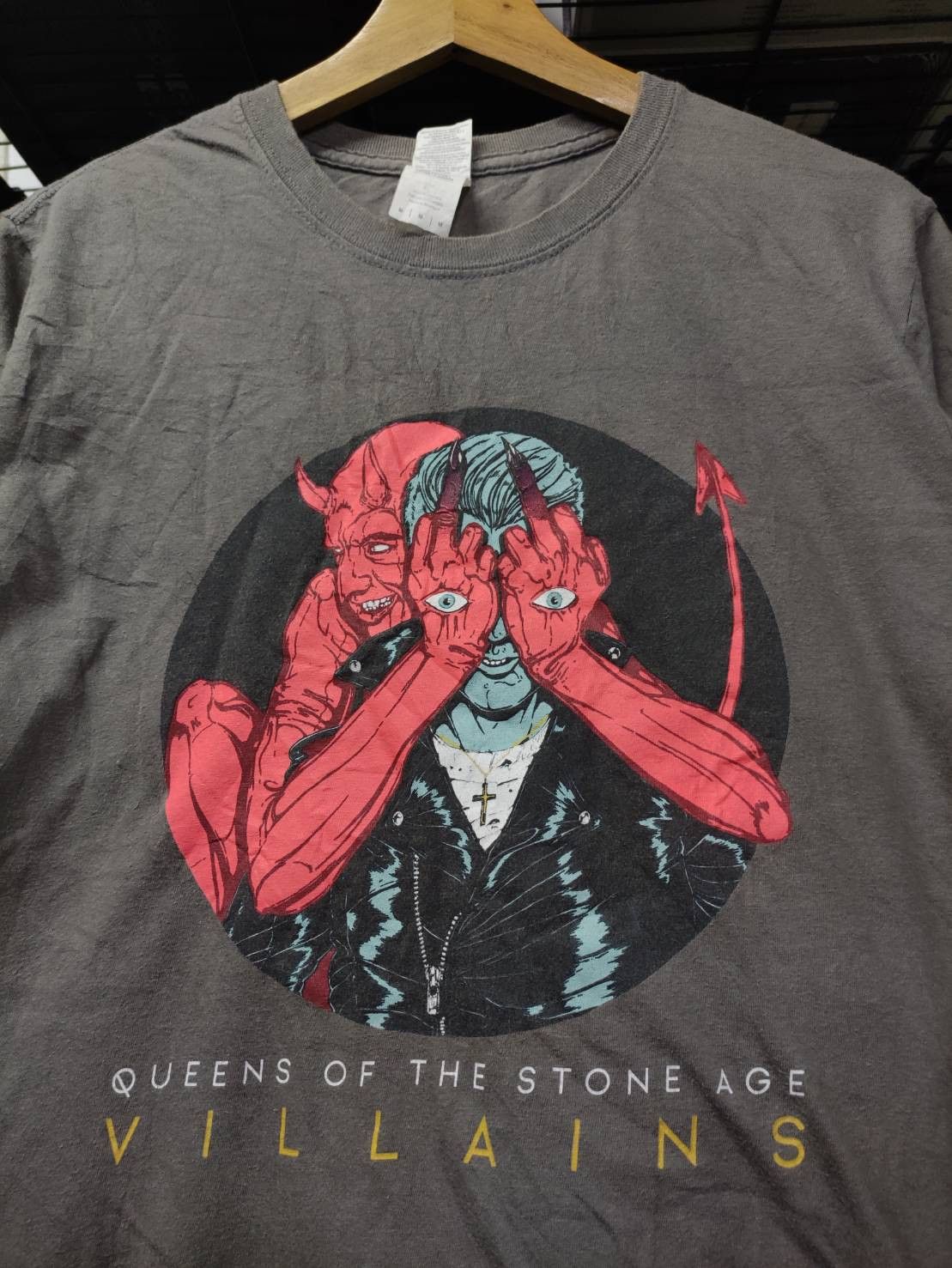 Band Tees Queens of the Stone Age " Villains " Album Promo T-Shirt Size US M / EU 48-50 / 2 - 1 Thumbnail