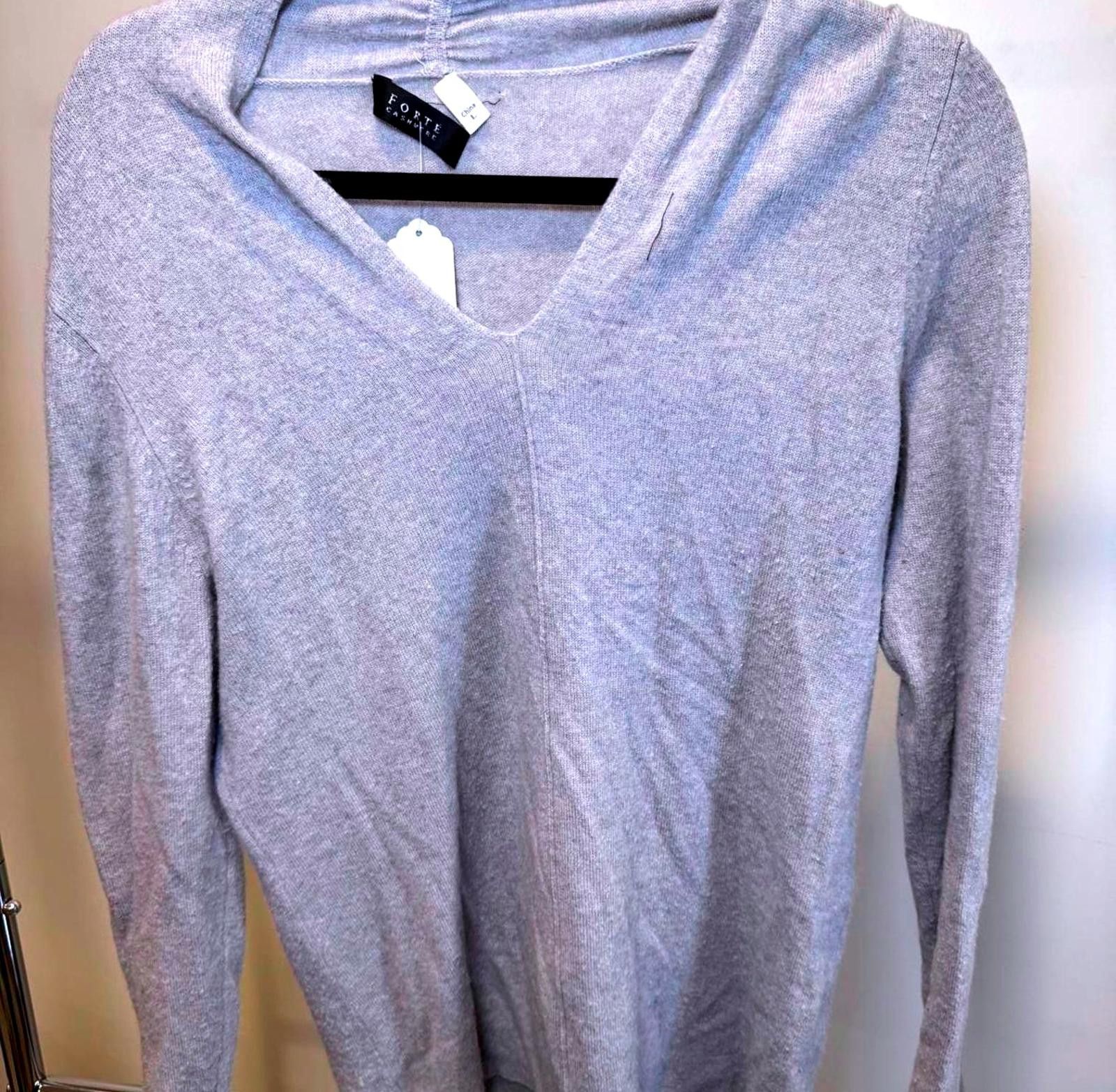 Forte Cashmere V-Neck Sweater - Size L