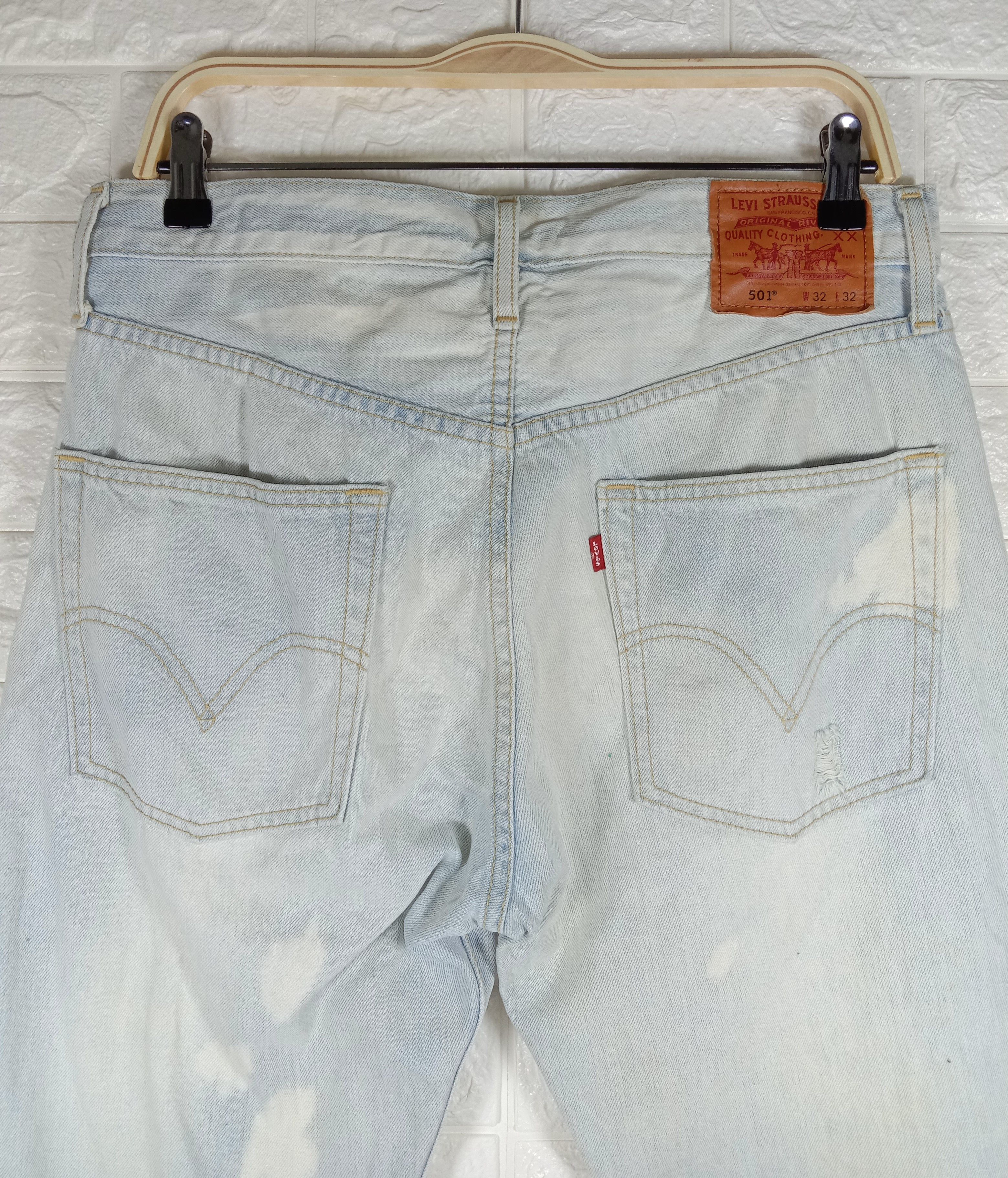 Levi's Vintage Levi’s 501 Jeans Light Wash Bleach Denim Size US 32 / EU 48 - 6 Thumbnail