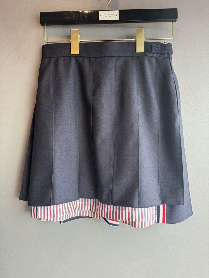 Thom Browne Thom Browne Classic pleated skirt 2503-Nextarrow Size 27" / US 4 / IT 40 - 1 Thumbnail